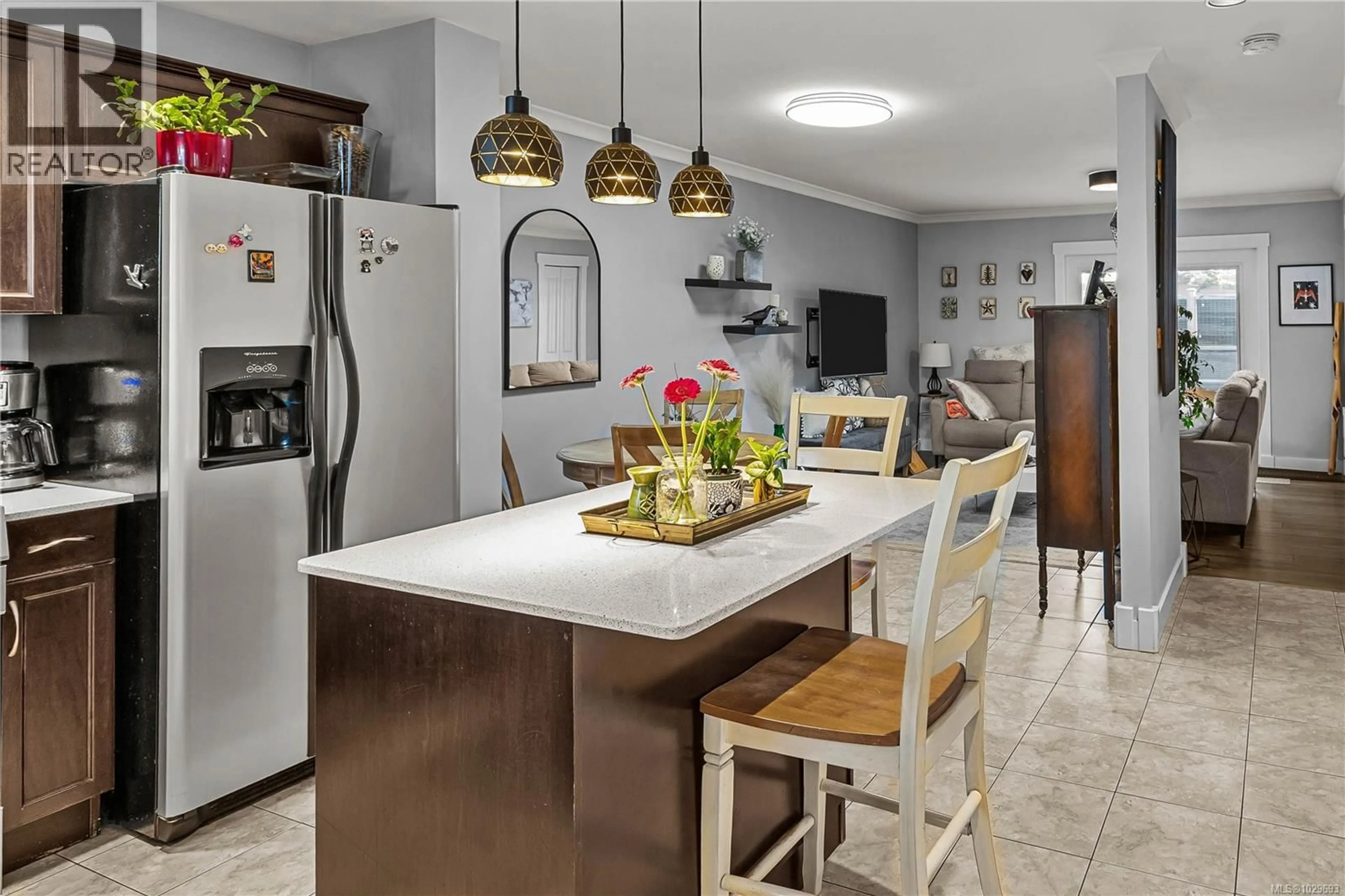 Open concept kitchen, ceramic/tile floor for 6 - 581 DOGWOOD STREET, Campbell River British Columbia V9W2Y4