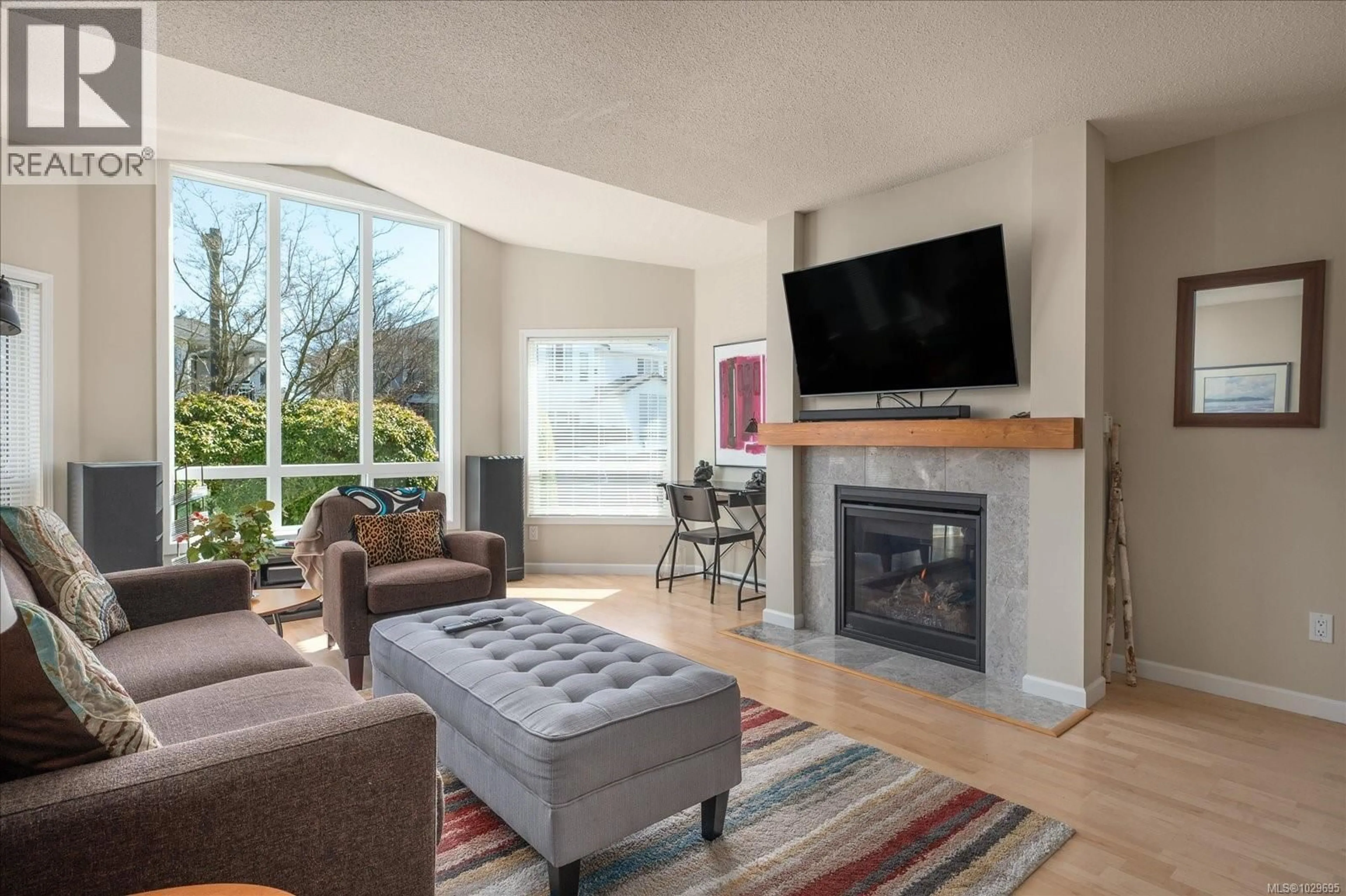 Living room with furniture, unknown for 17 - 6245 BLUEBACK ROAD, Nanaimo British Columbia V9V1N7