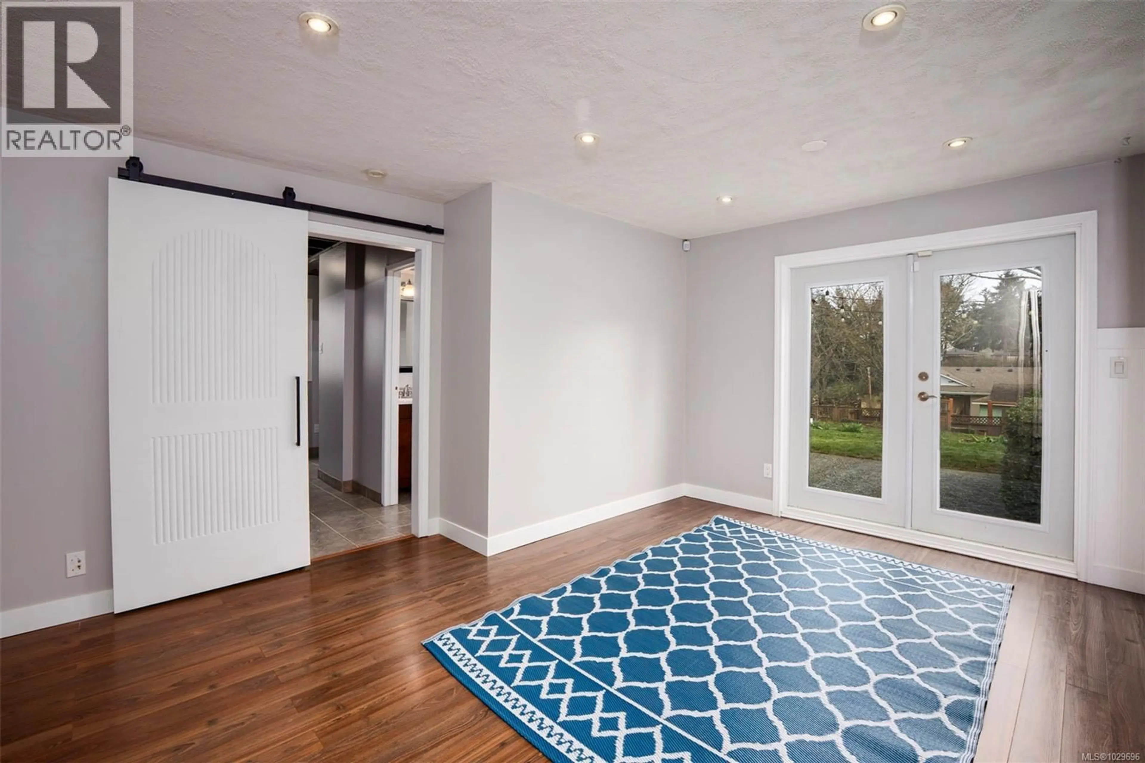 Indoor entryway for 650 HAMILTON AVENUE, Nanaimo British Columbia V9R4G4