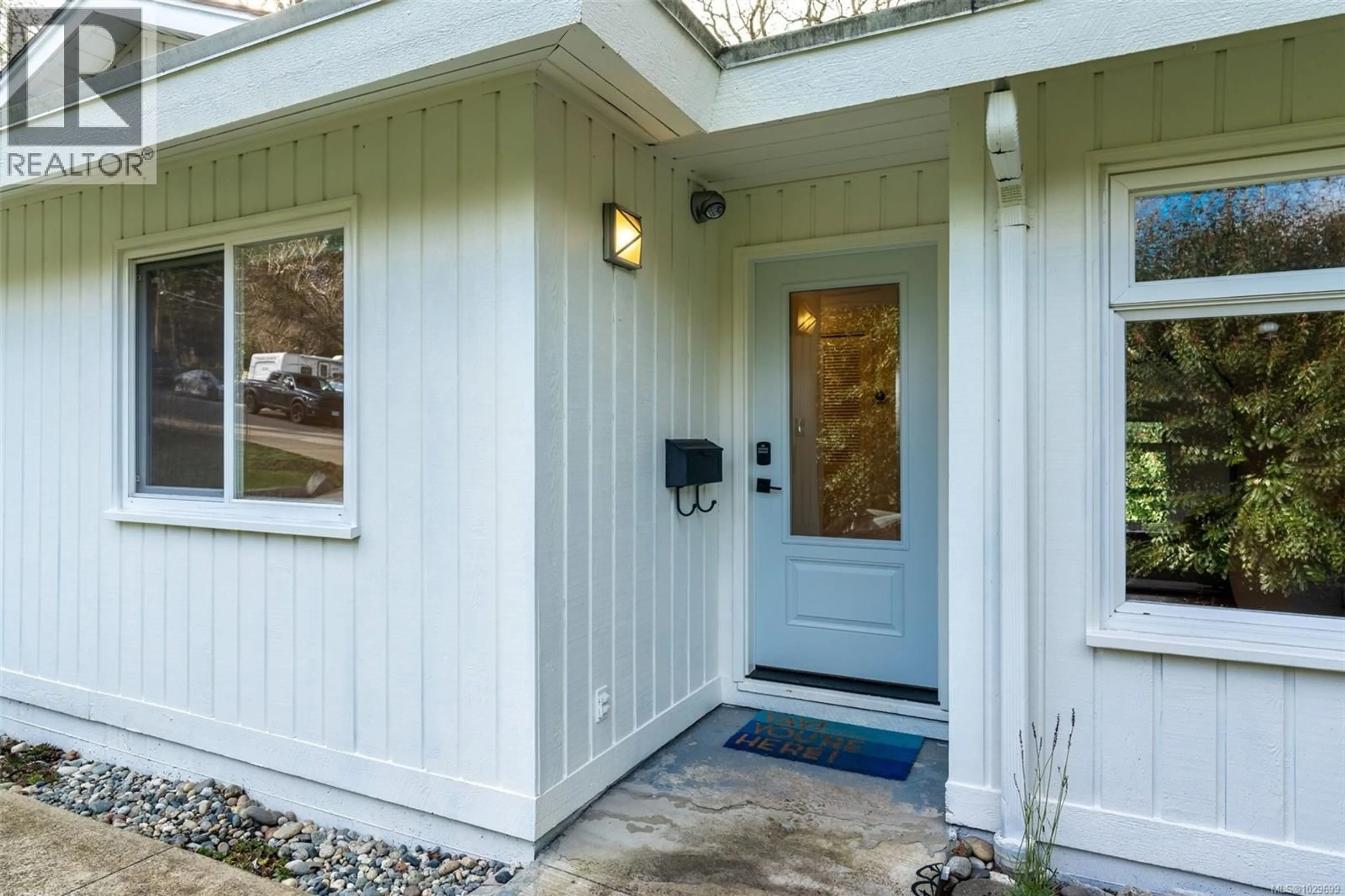 Indoor entryway for 4285 CAEN ROAD, Saanich British Columbia V8X3S5