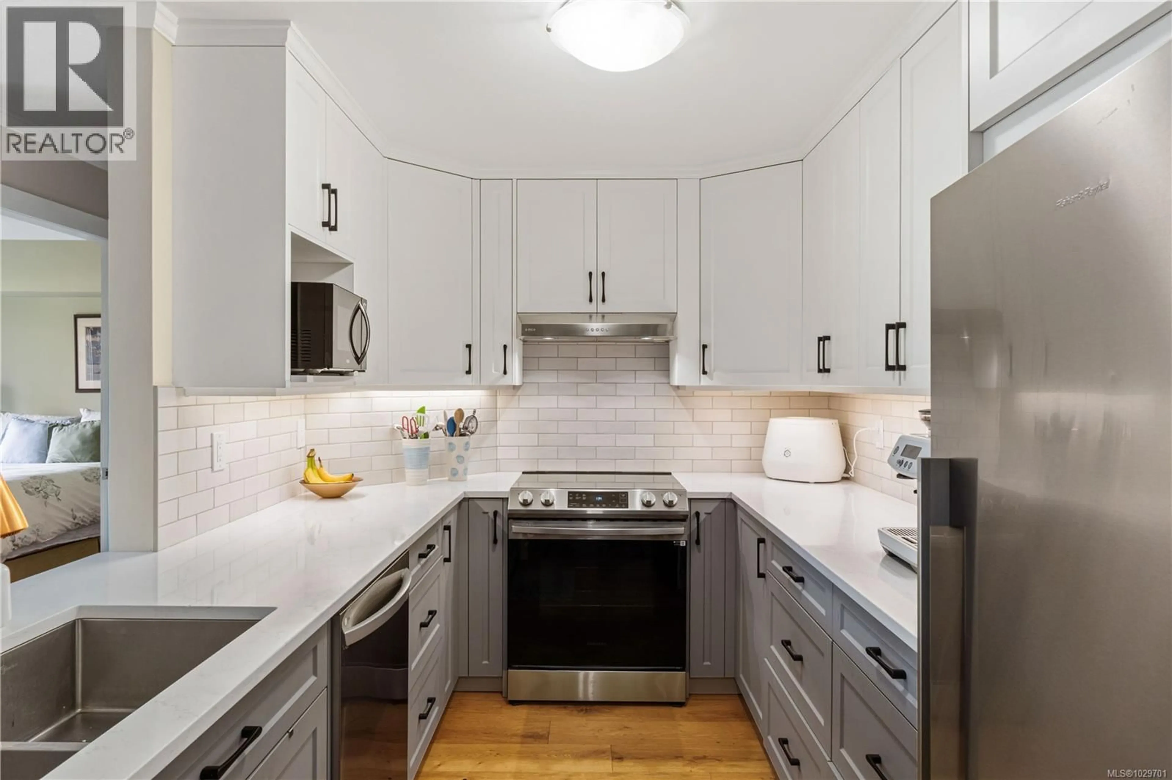 Contemporary kitchen, unknown for 107 - 4965 VISTA VIEW CRESCENT, Nanaimo British Columbia V9V1S1