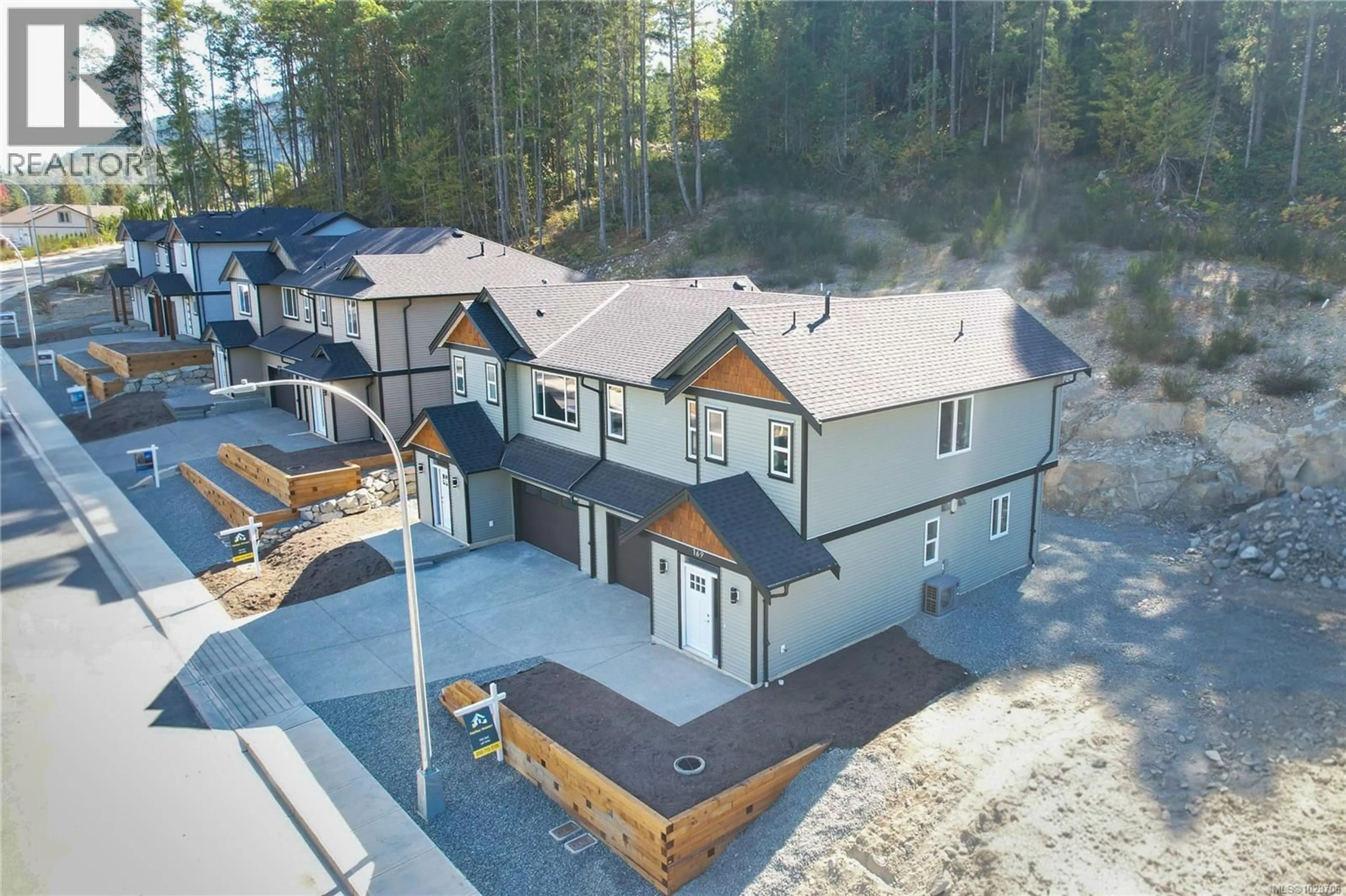 A pic from outside/outdoor area/front of a property/back of a property/a pic from drone, unknown for 169 HUNTER WAY, Ladysmith British Columbia V9G1N4