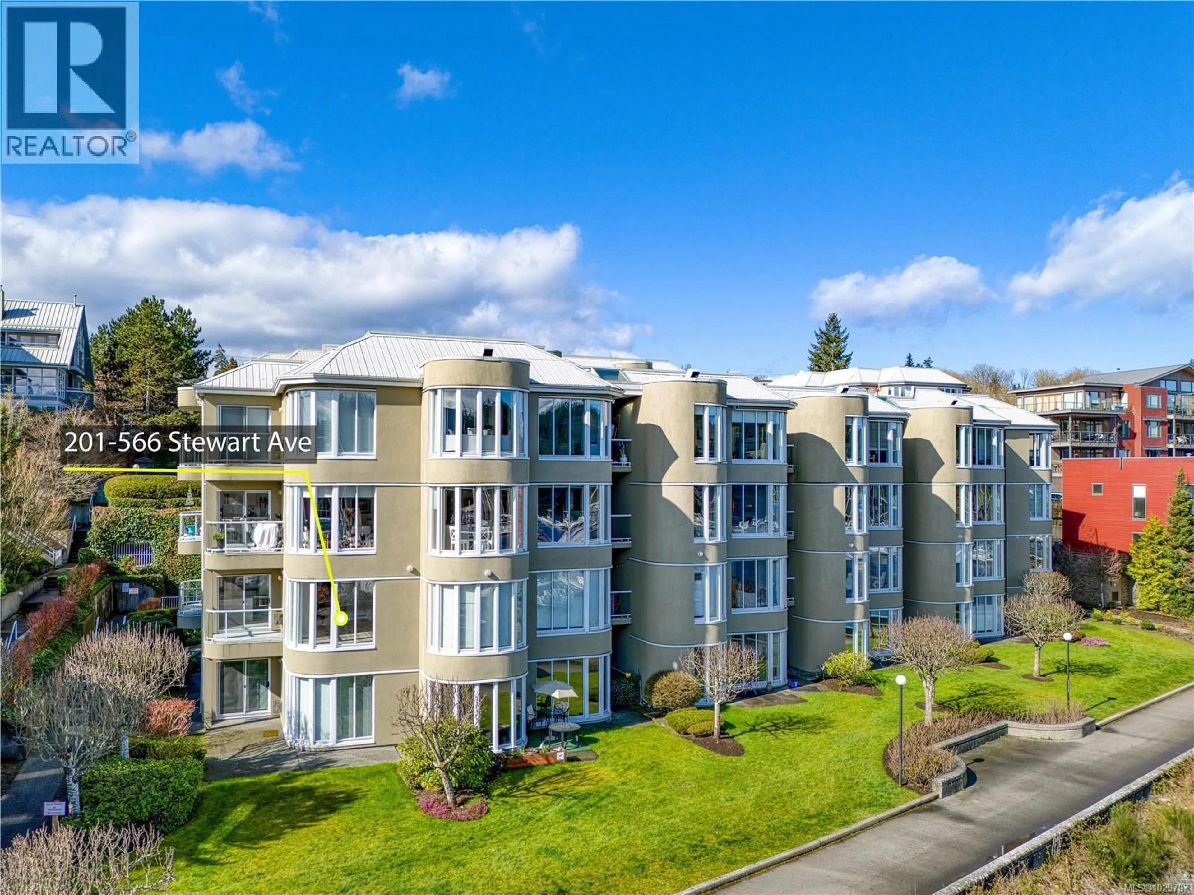 A pic from outside/outdoor area/front of a property/back of a property/a pic from drone, unknown for 201 - 566 STEWART AVENUE, Nanaimo British Columbia V9S5T5