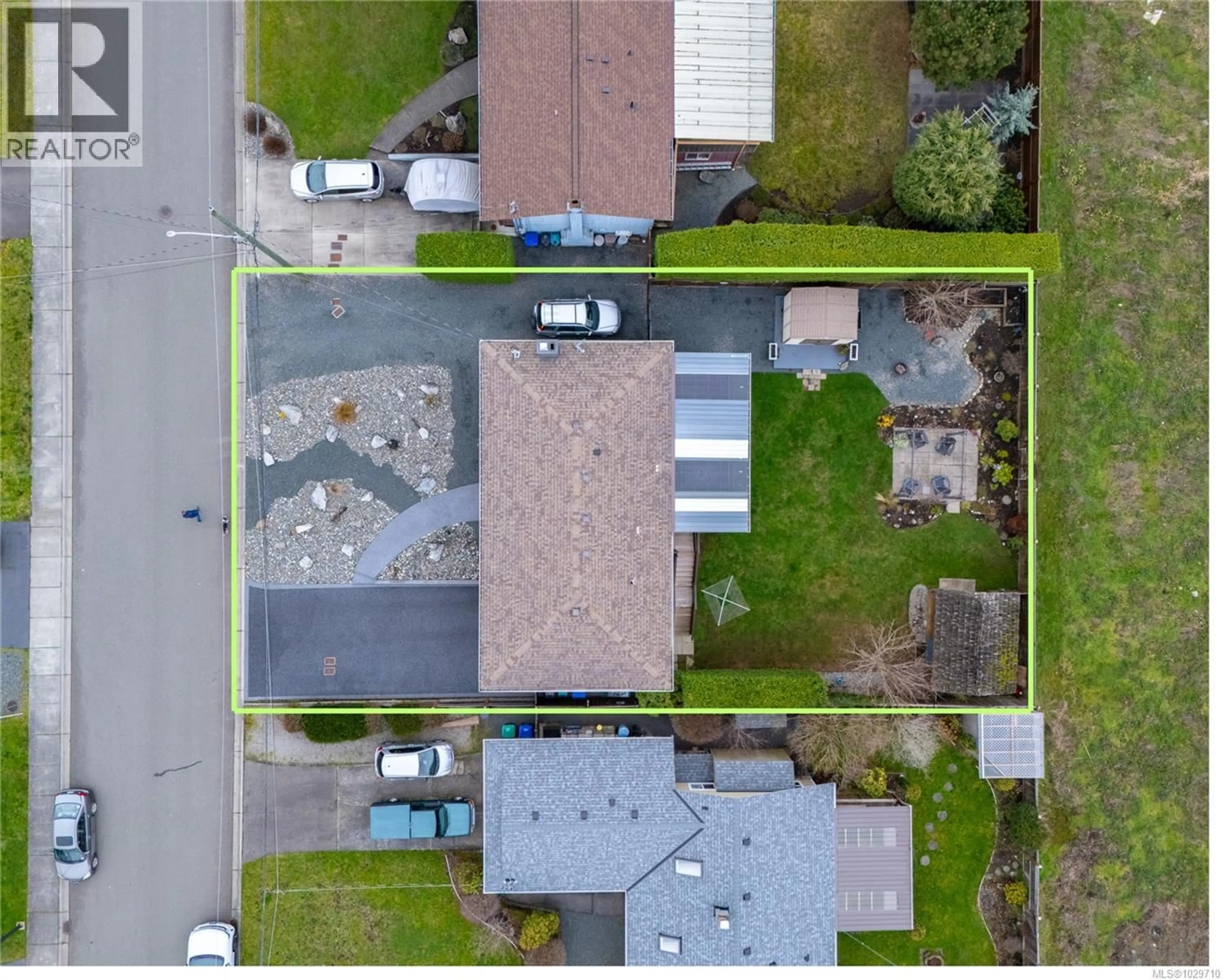 A pic from outside/outdoor area/front of a property/back of a property/a pic from drone, street for 214 CAMERON STREET, Parksville British Columbia V9P1G7