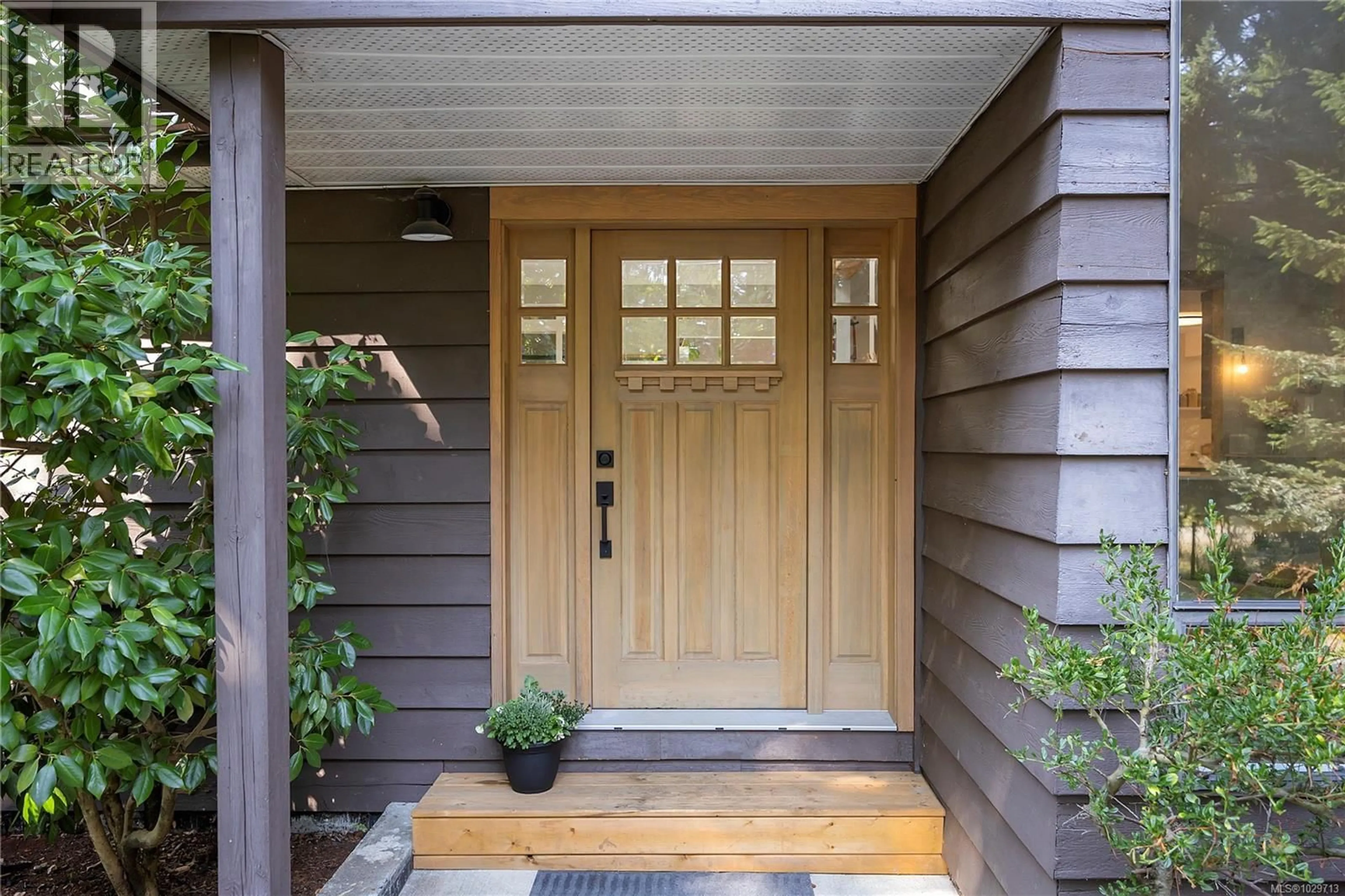 Indoor entryway for 1475 GEORGINA ROAD, Nanaimo British Columbia V9X1N9