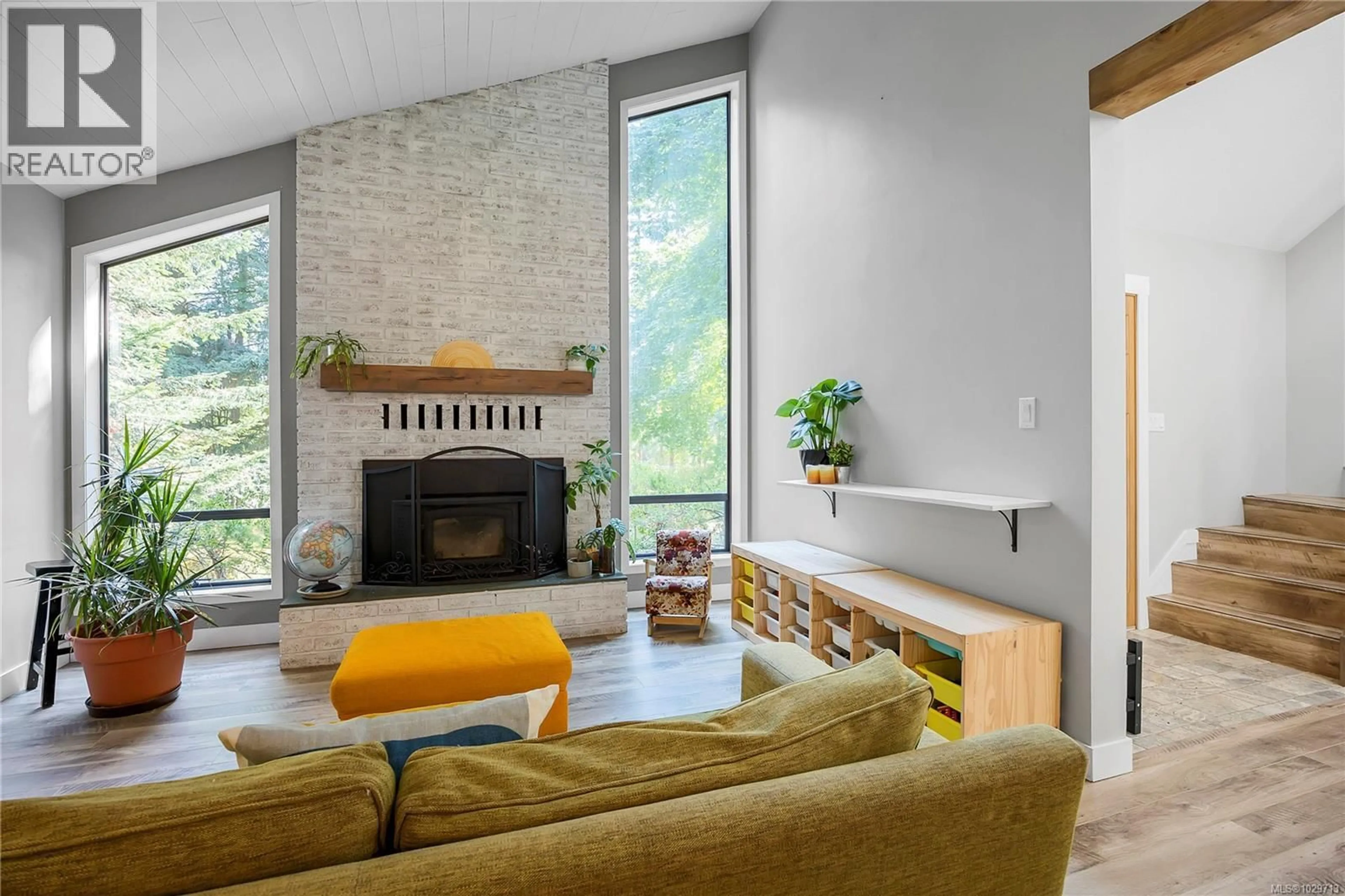 Living room with furniture, unknown for 1475 GEORGINA ROAD, Nanaimo British Columbia V9X1N9