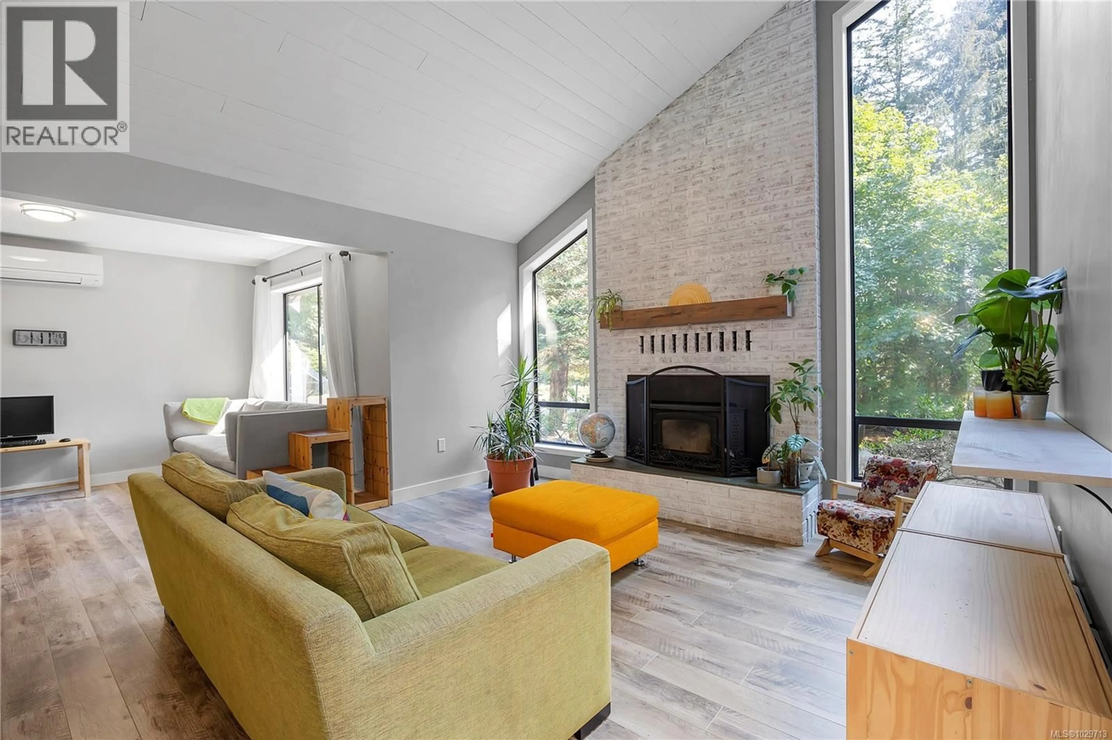 Living room with furniture, unknown for 1475 GEORGINA ROAD, Nanaimo British Columbia V9X1N9