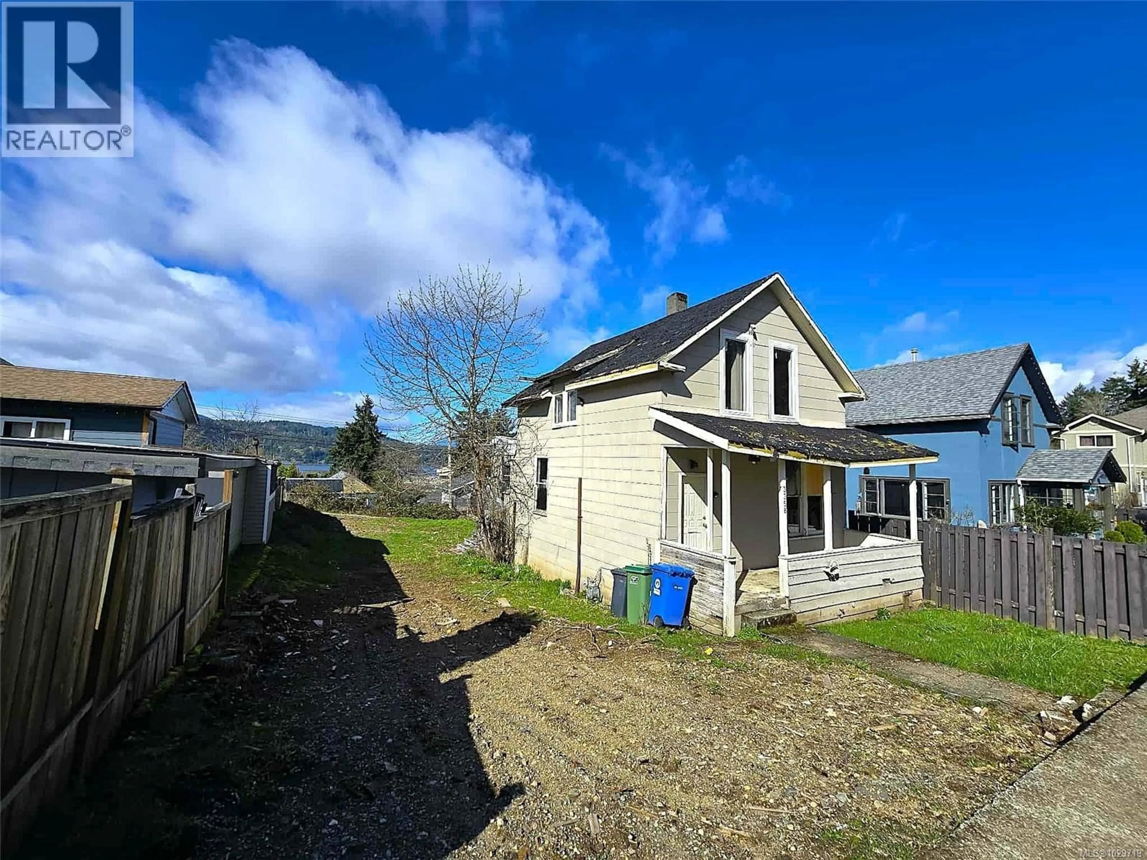 A pic from outside/outdoor area/front of a property/back of a property/a pic from drone, street for 3358 6TH AVENUE, Port Alberni British Columbia V9Y4L4