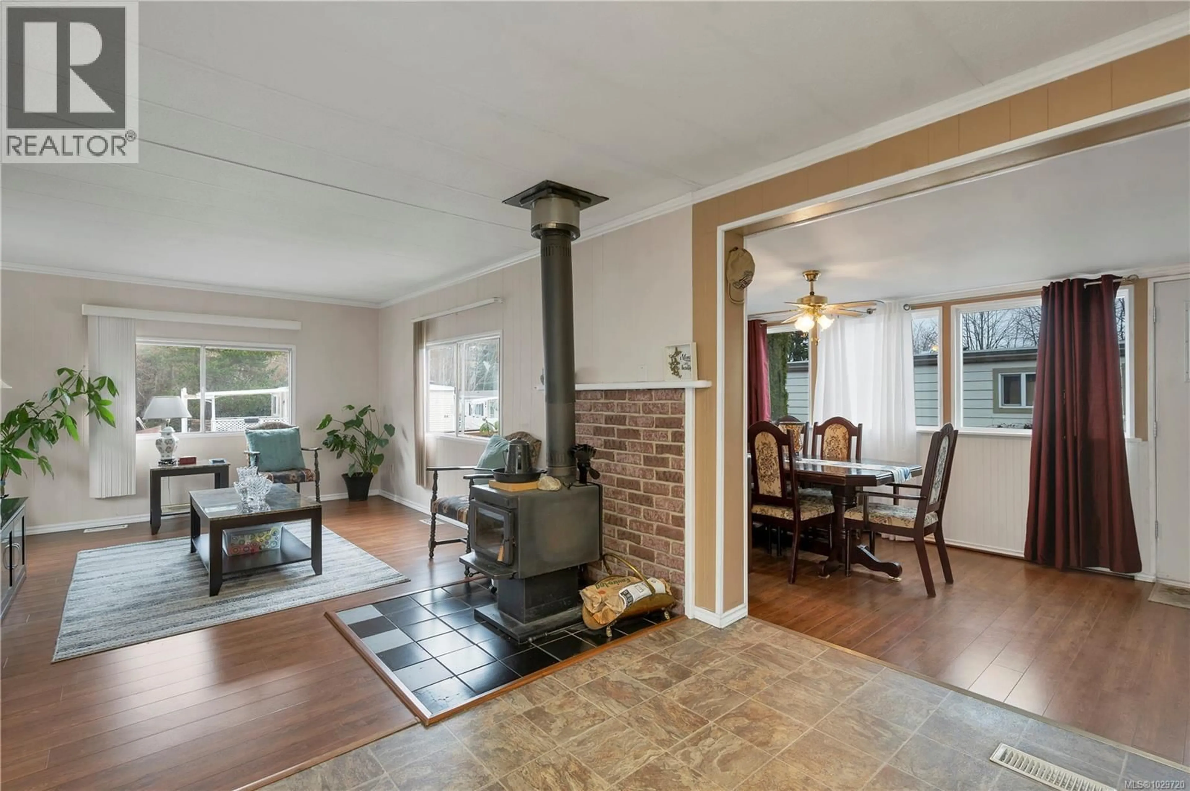 Living room with furniture, unknown for 81 - 951 HOMEWOOD ROAD, Campbell River British Columbia V9W3N7