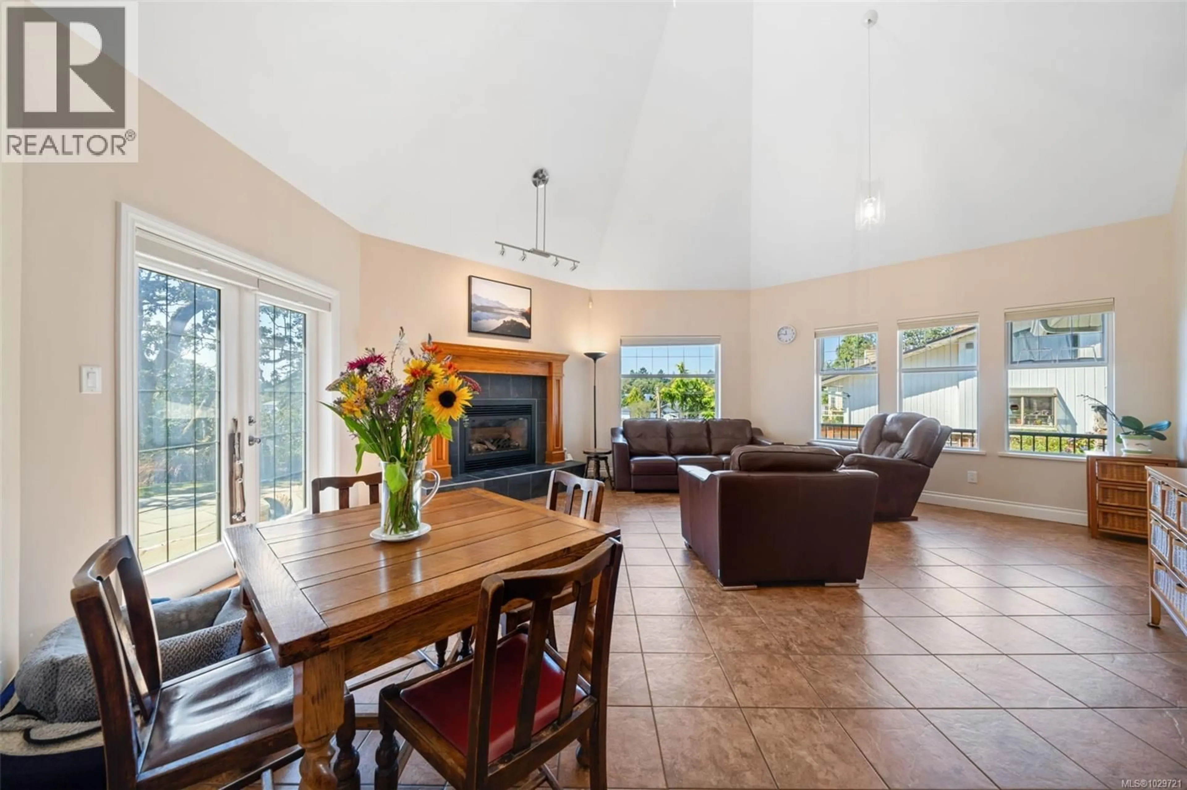 Dining room, ceramic/tile floor for 1286 OCEAN VIEW DRIVE, Saanich British Columbia V8P1J7
