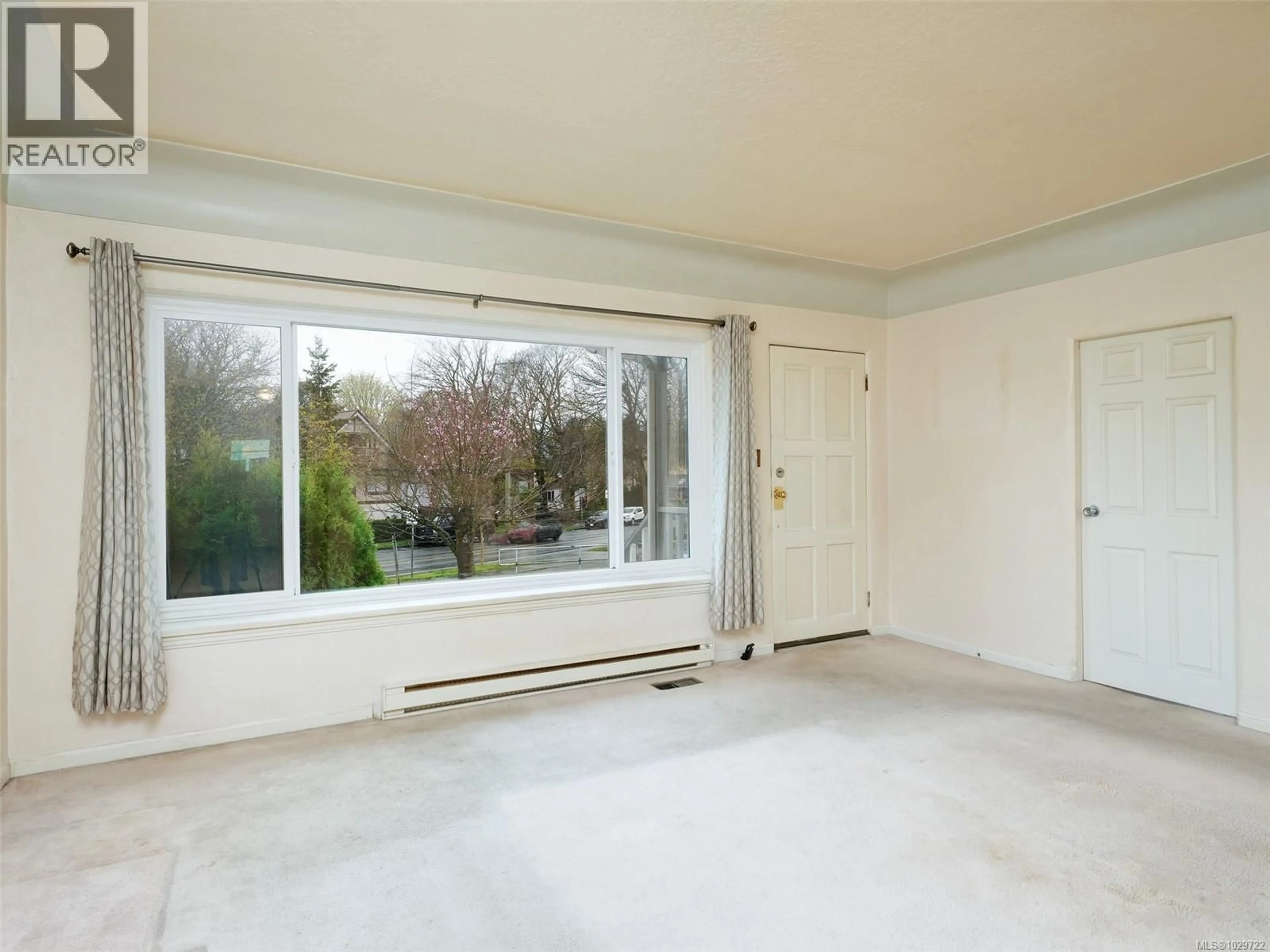 A pic of a room for 1011 RUSSELL STREET, Victoria British Columbia V9A3Y2