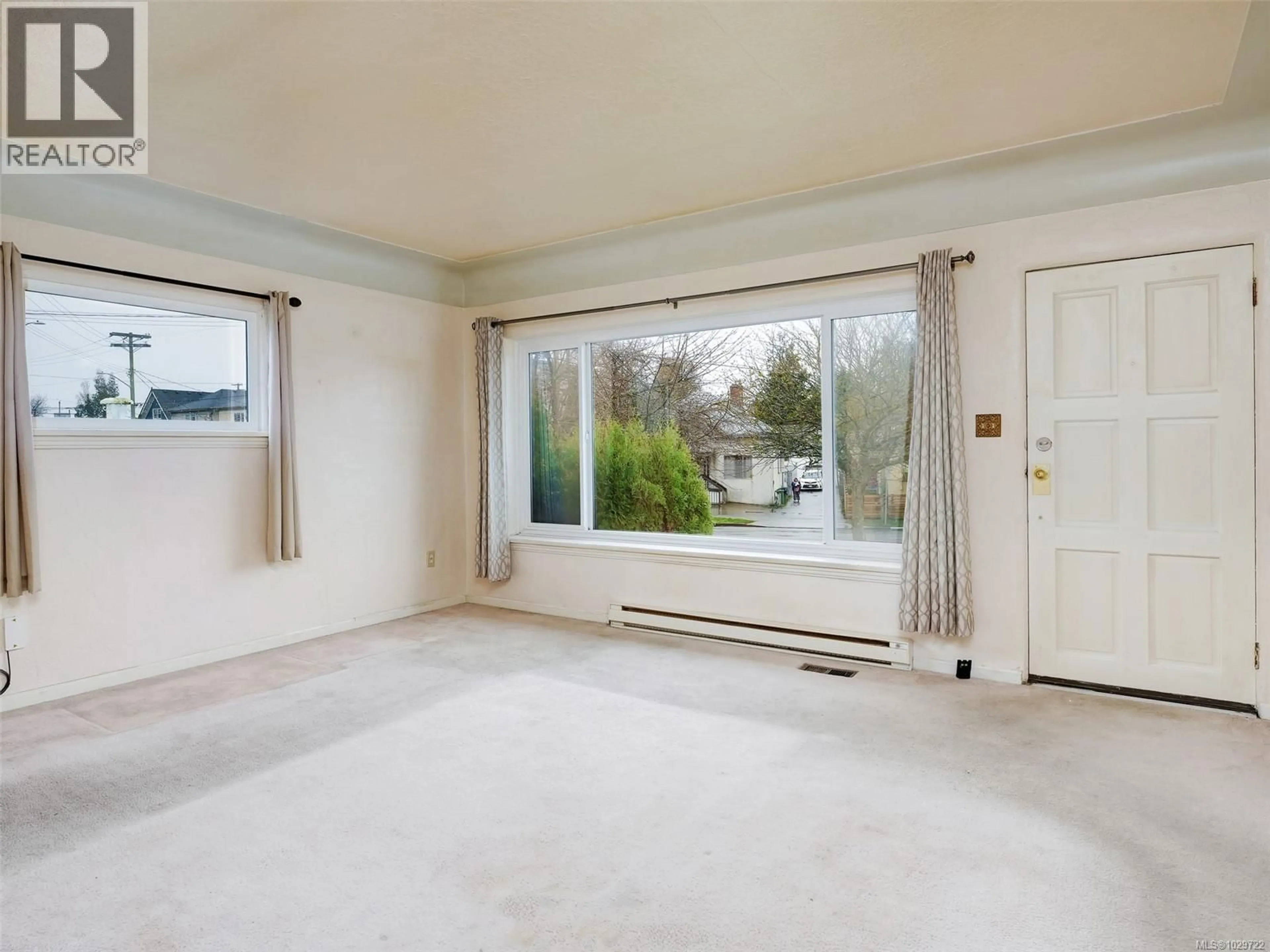 A pic of a room for 1011 RUSSELL STREET, Victoria British Columbia V9A3Y2