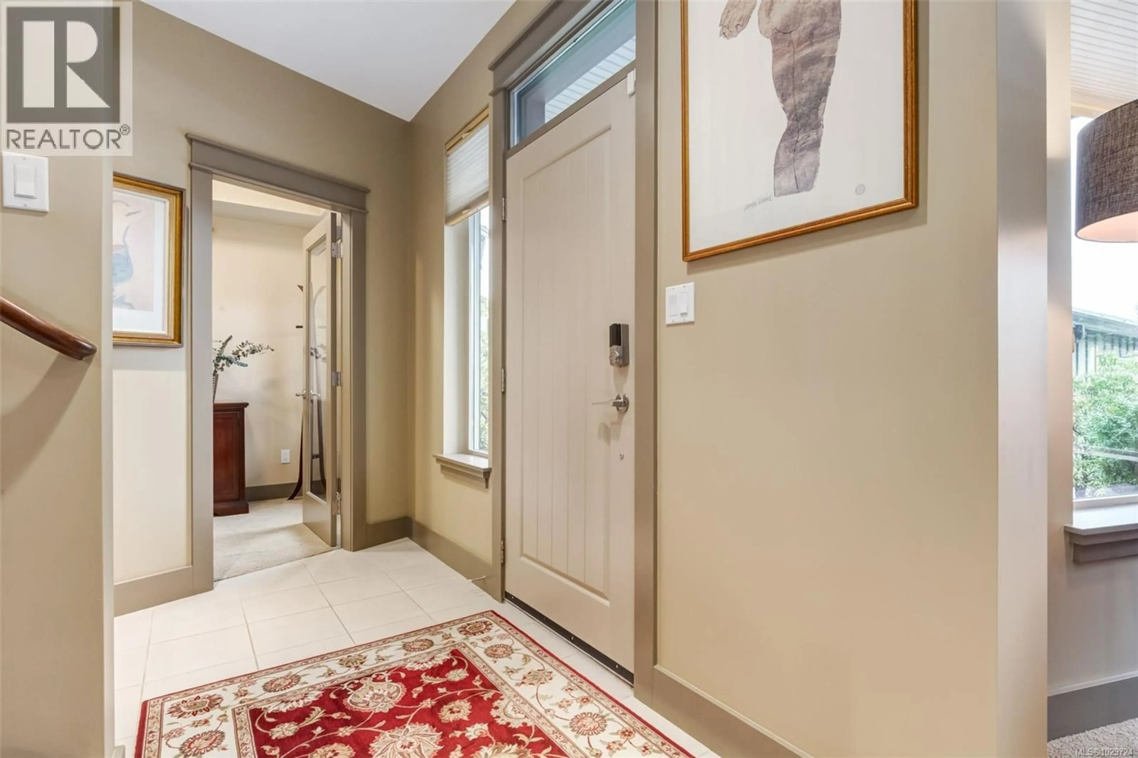 Indoor entryway for 102 - 5418 JACOBS LANE, Nanaimo British Columbia V9T0B7