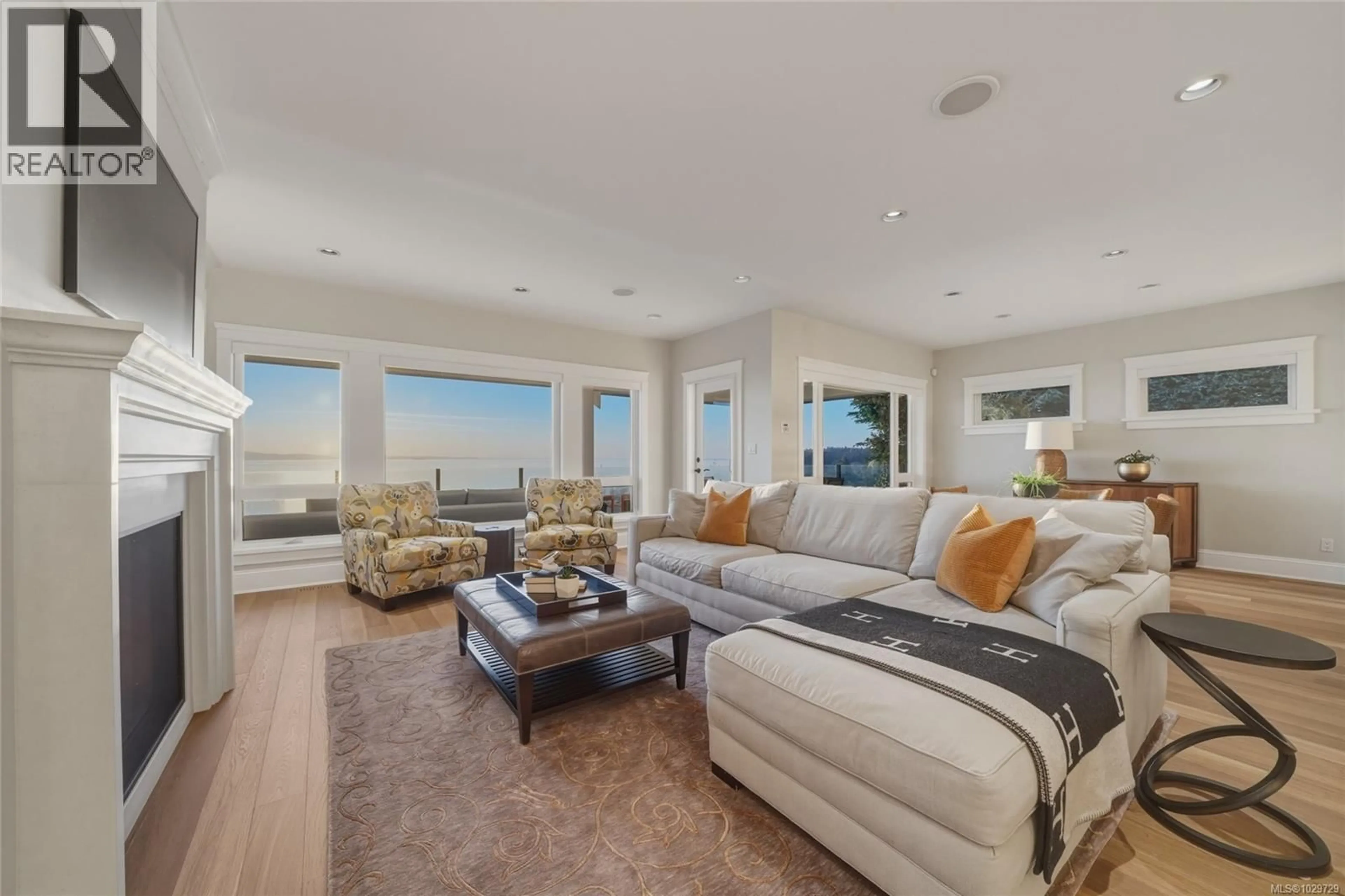 Living room with furniture, unknown for 2226 ARBUTUS ROAD, Saanich British Columbia V8N1V3