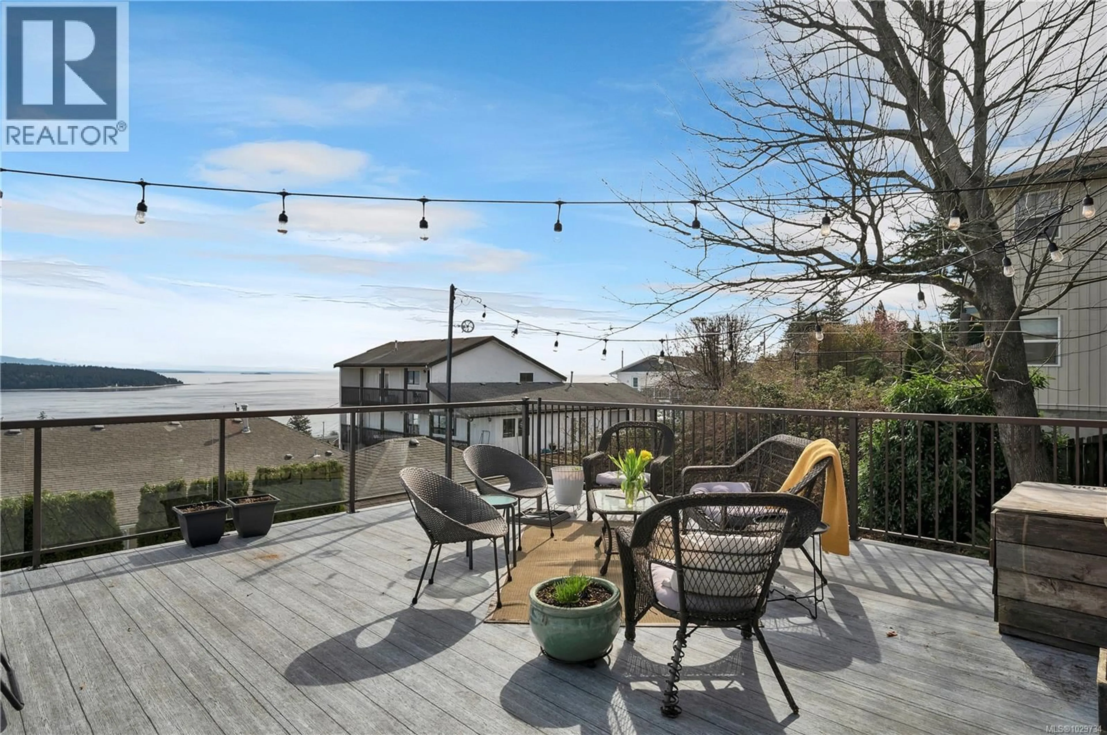 Patio, water/lake/river/ocean view for 241 ALDER STREET SOUTH, Campbell River British Columbia V9W2M9