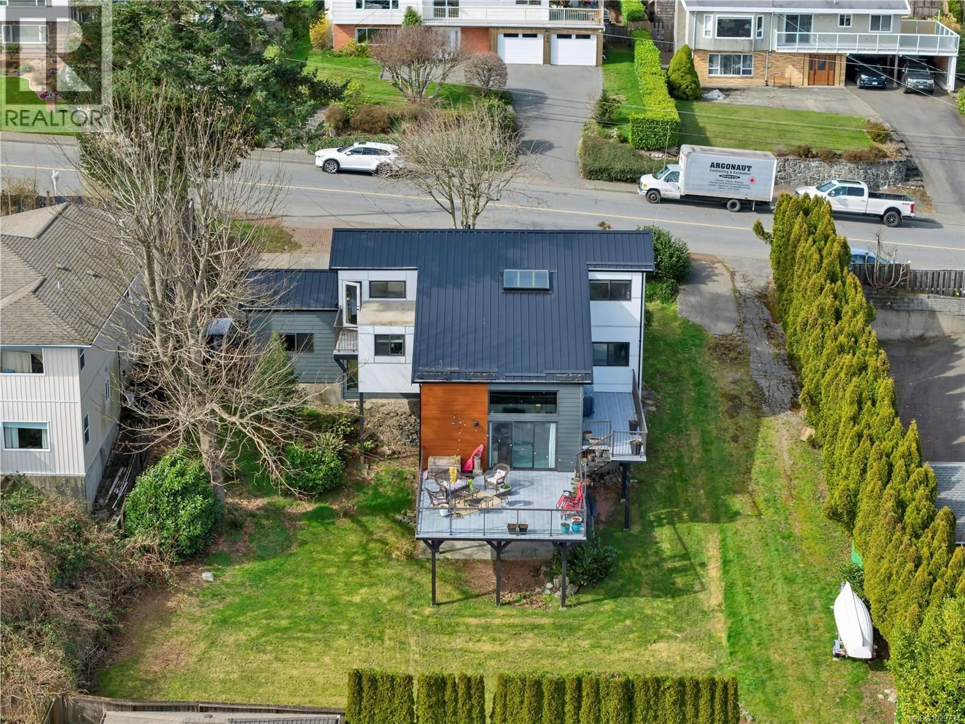 A pic from outside/outdoor area/front of a property/back of a property/a pic from drone, street for 241 ALDER STREET SOUTH, Campbell River British Columbia V9W2M9