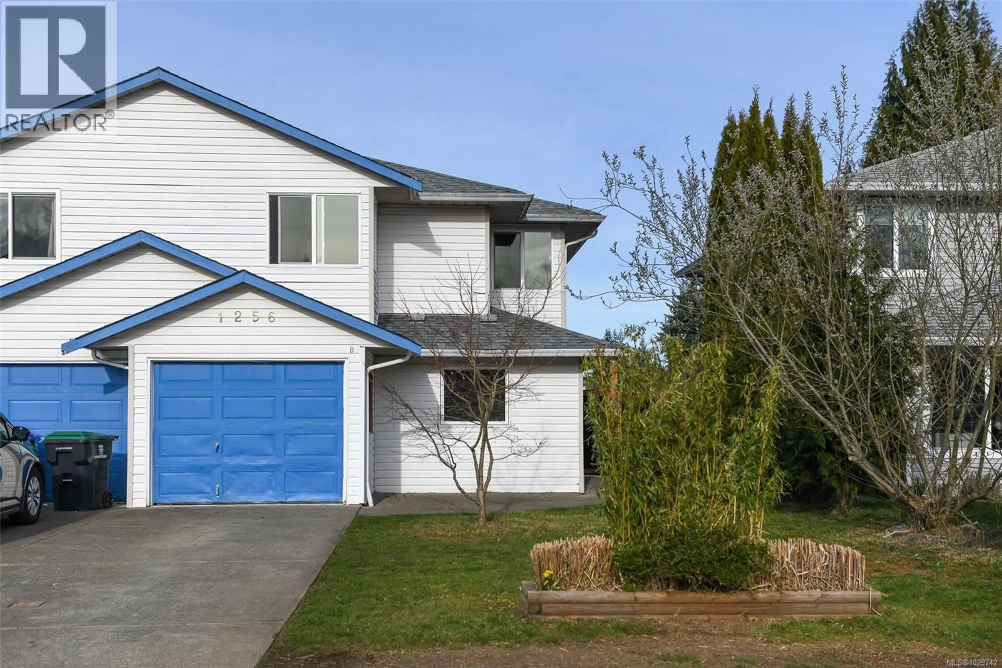 Home with vinyl exterior material, street for B - 1256 JOSHUA PLACE, Courtenay British Columbia V9N8Y6