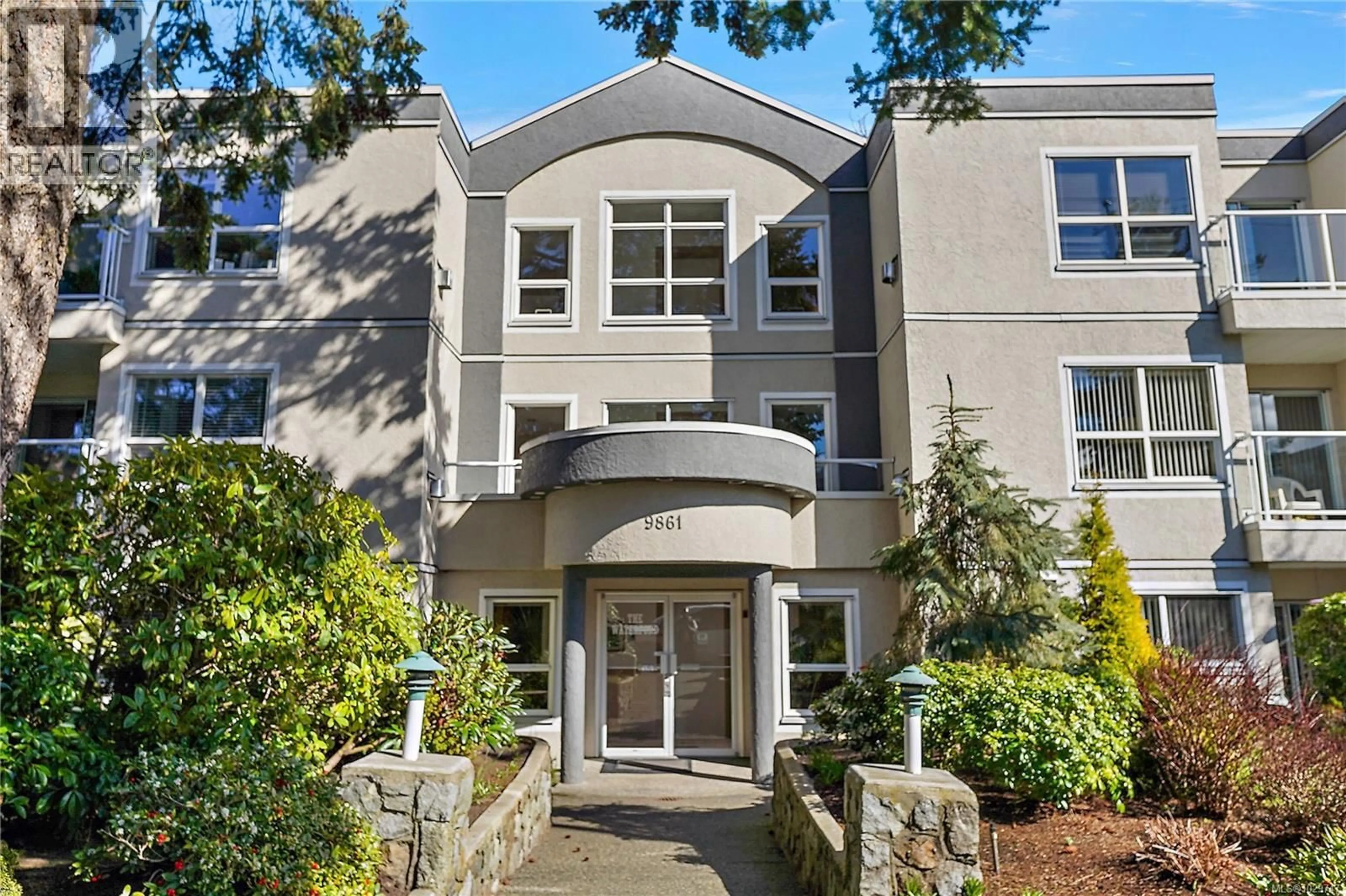 Indoor foyer for 305 - 9861 FIFTH STREET, Sidney British Columbia V8L2X5