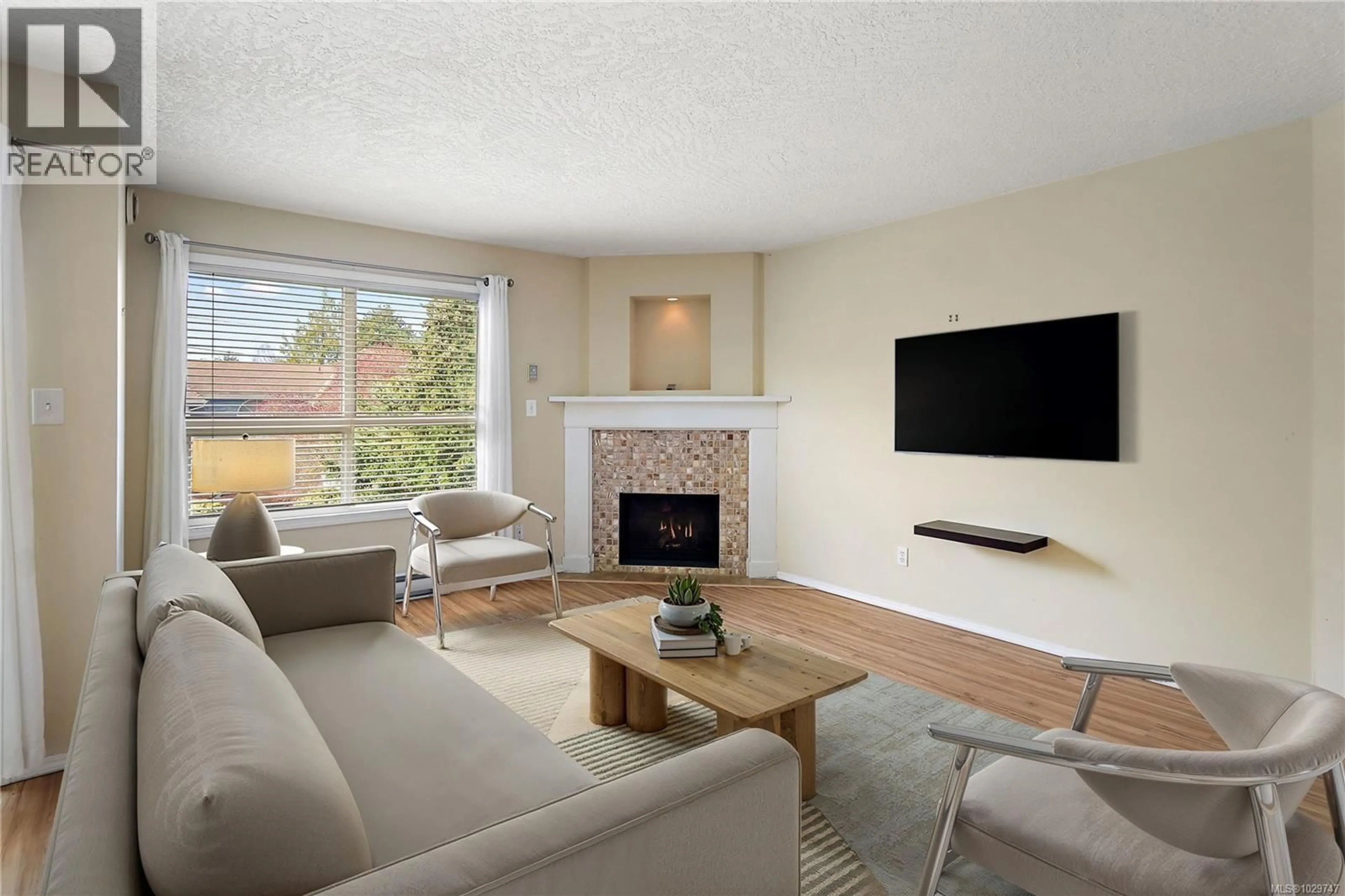 Living room with furniture, unknown for 305 - 9861 FIFTH STREET, Sidney British Columbia V8L2X5