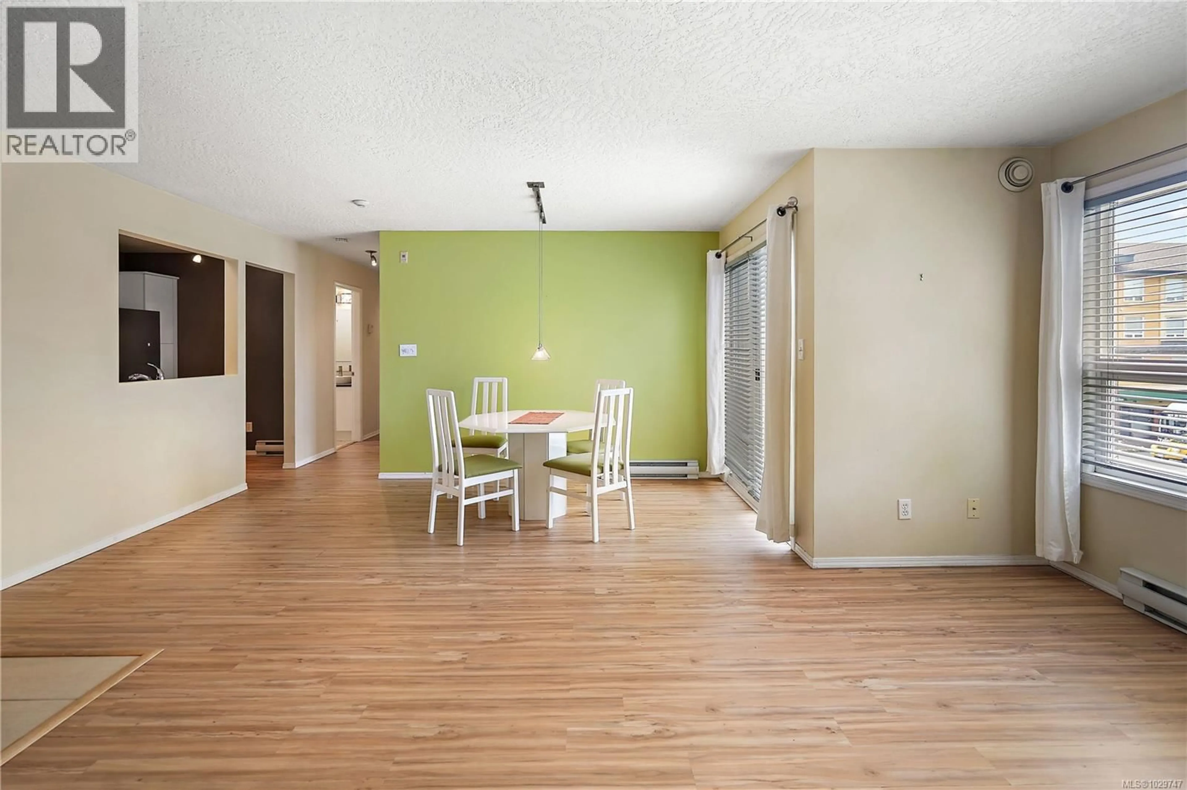 A pic of a room for 305 - 9861 FIFTH STREET, Sidney British Columbia V8L2X5