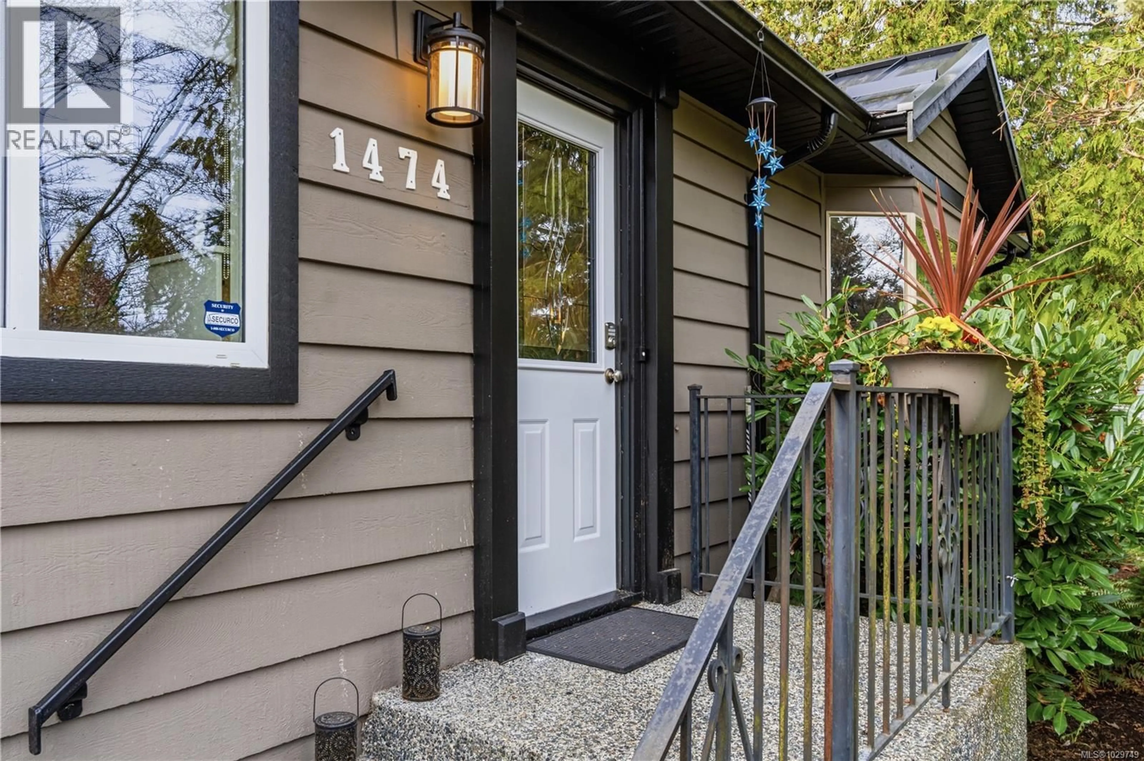 Home with vinyl exterior material, street for 1474 PACIFIC CRESCENT, French Creek British Columbia V9P1X6