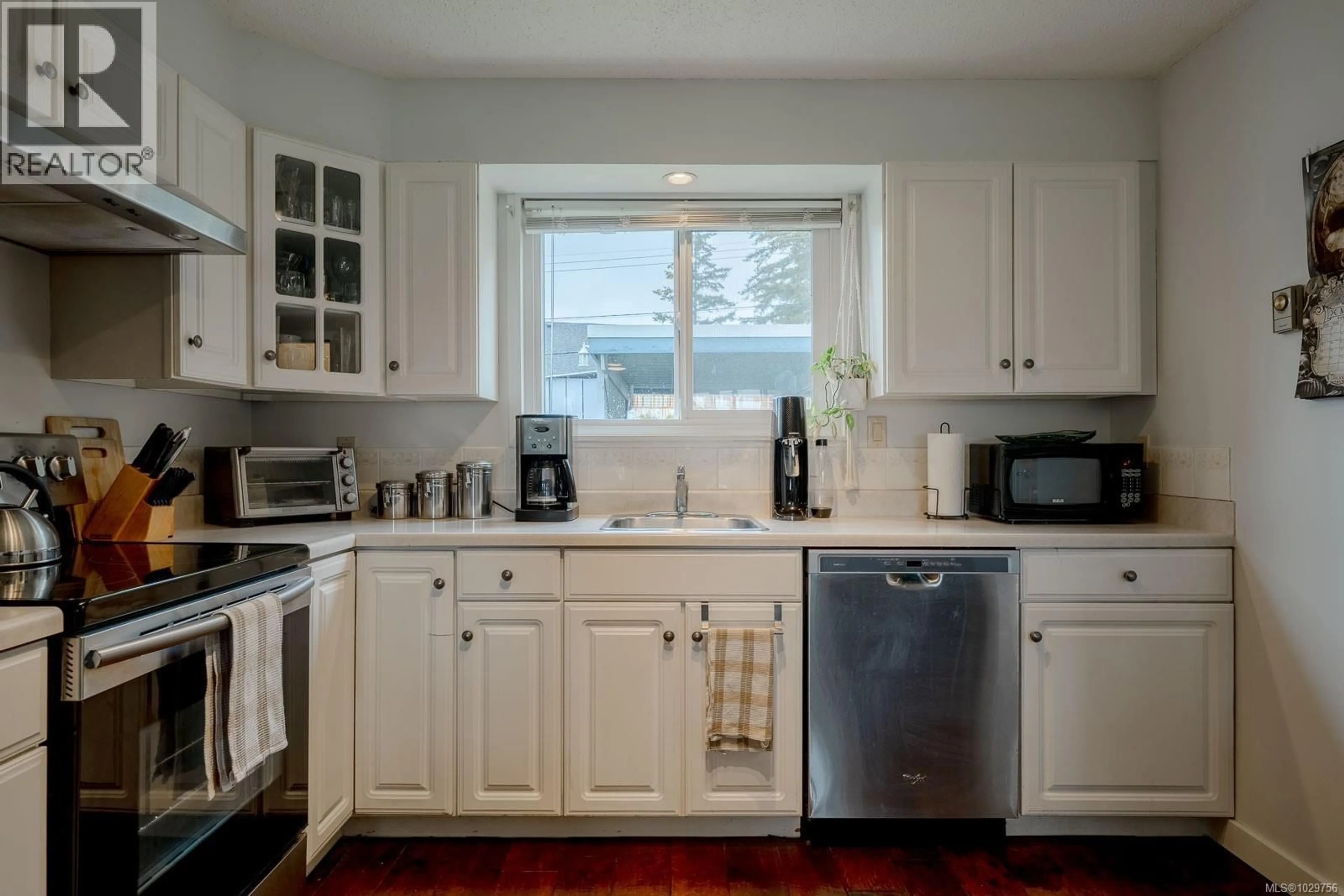 Standard kitchen, unknown for 4259 8TH AVENUE, Port Alberni British Columbia V9Y4S5