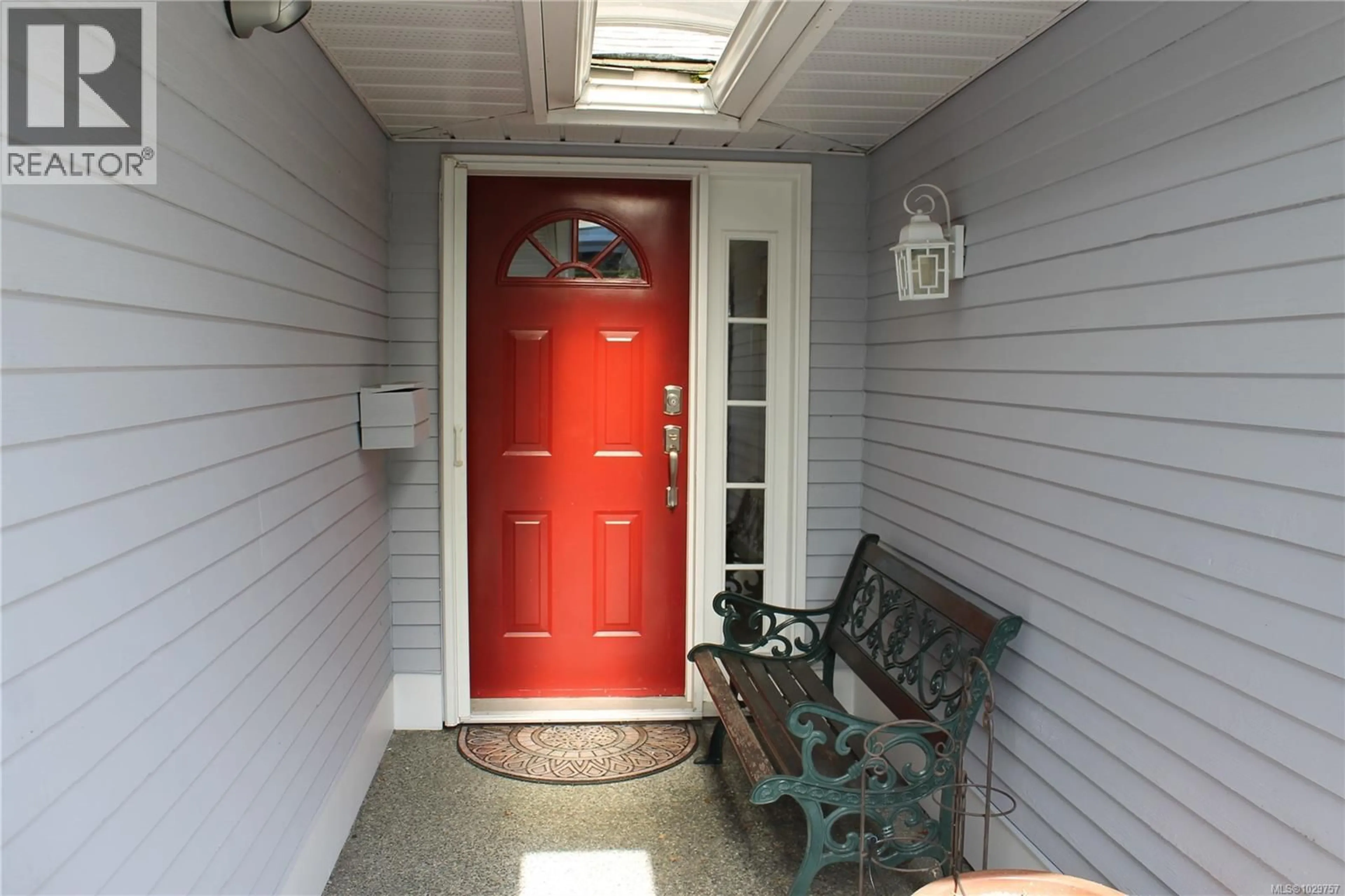 Indoor entryway for 3663 RIDGE LANE, Cobble Hill British Columbia V8H0K8