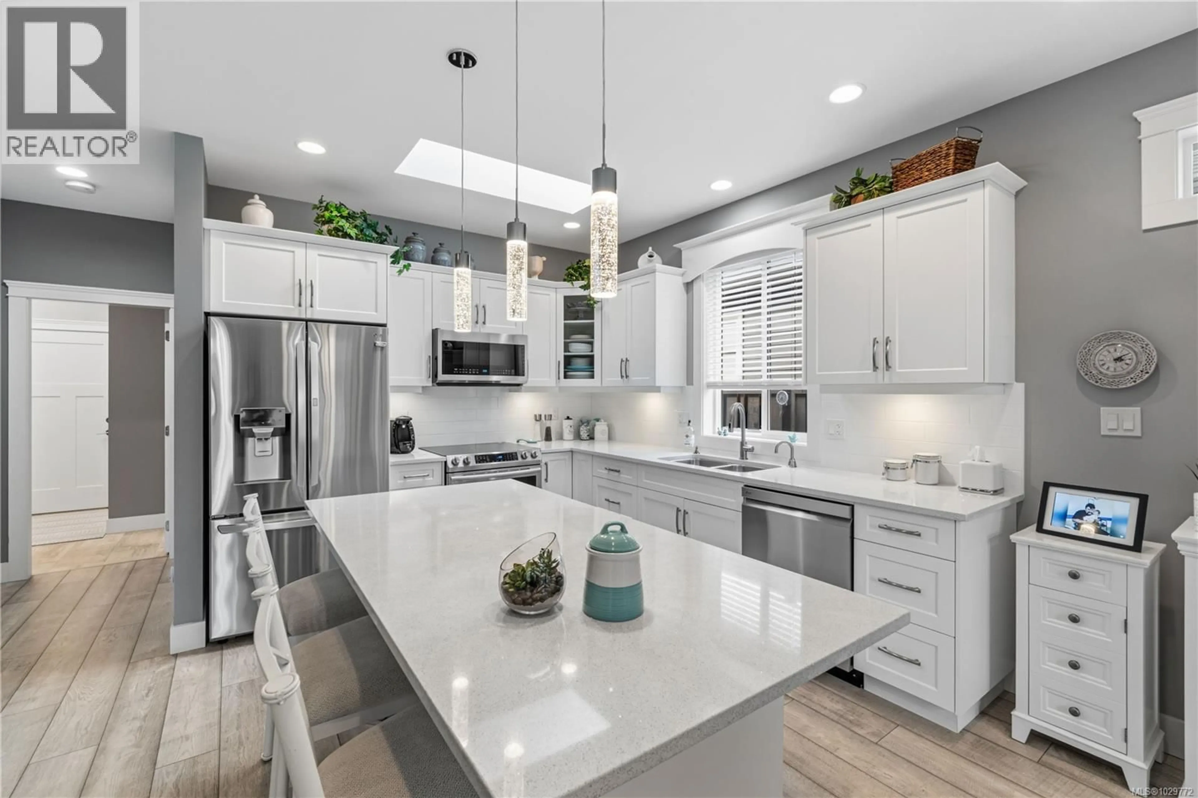 Contemporary kitchen, ceramic/tile floor for 9649 ASKEW CREEK DRIVE, Chemainus British Columbia V0R1K3