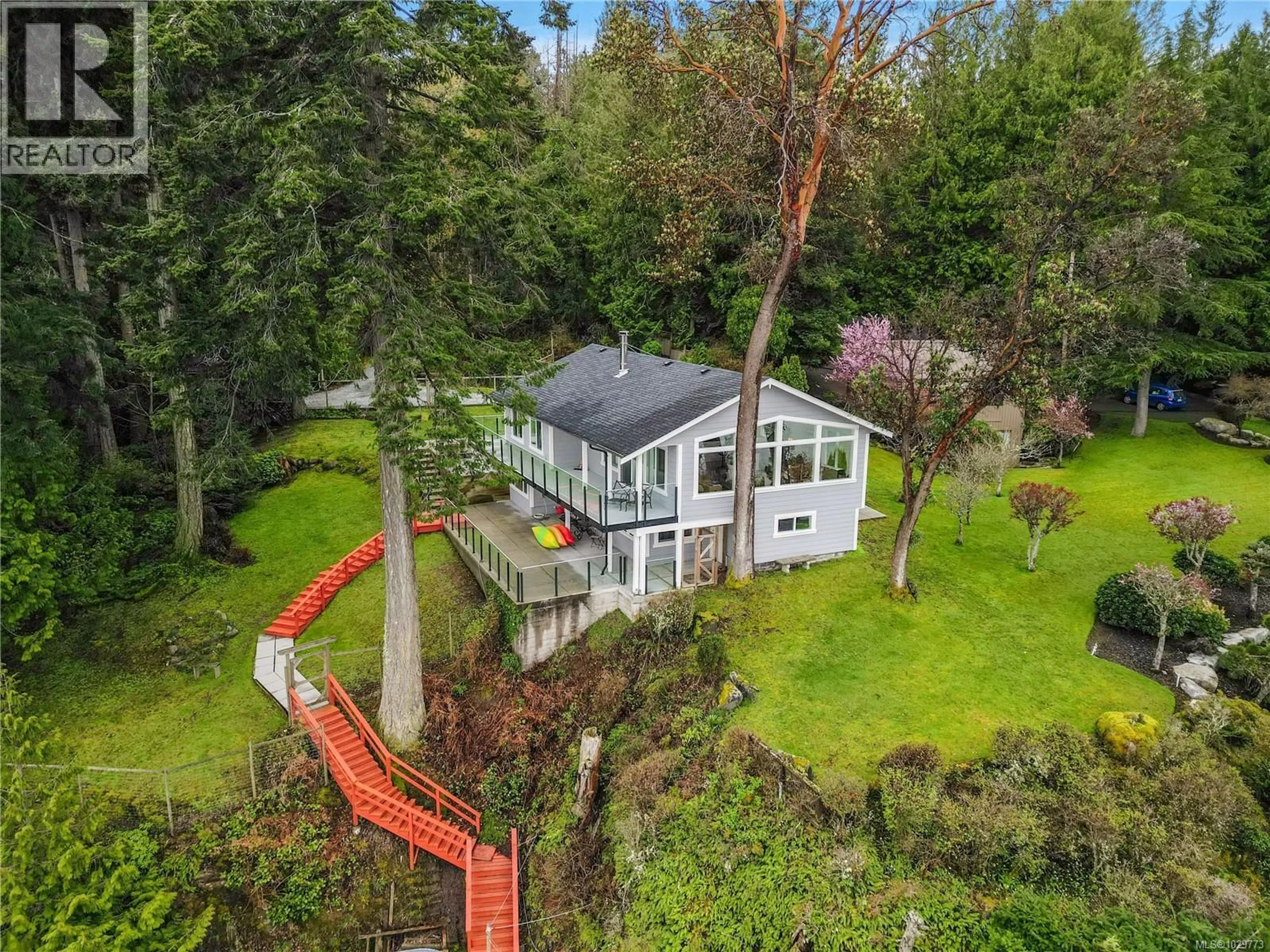 A pic from outside/outdoor area/front of a property/back of a property/a pic from drone, water/lake/river/ocean view for 976 LANDS END ROAD, North Saanich British Columbia V8L5L3