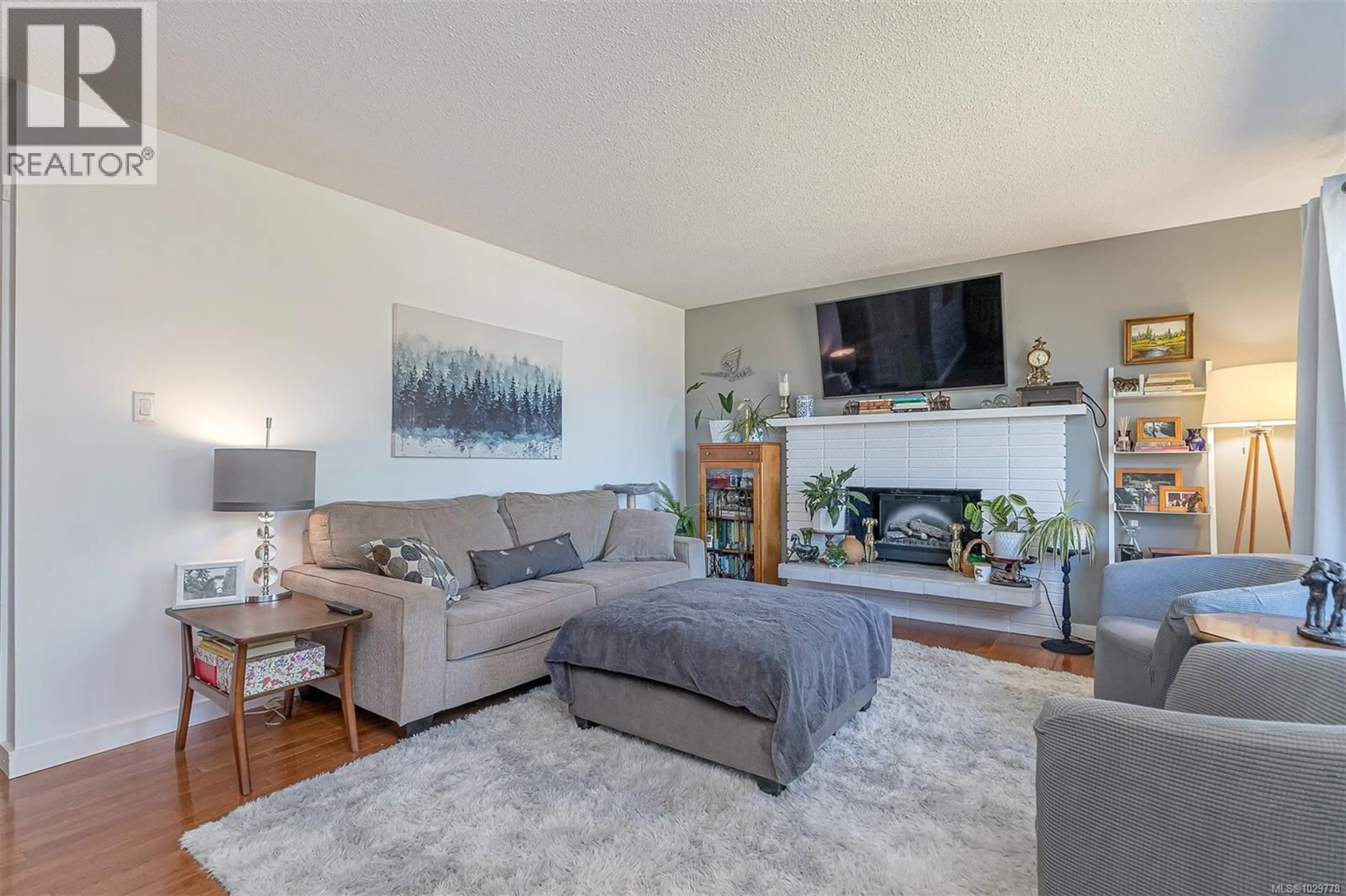 Living room with furniture, unknown for 164 STANFORD AVENUE WEST, Parksville British Columbia V9P1M2