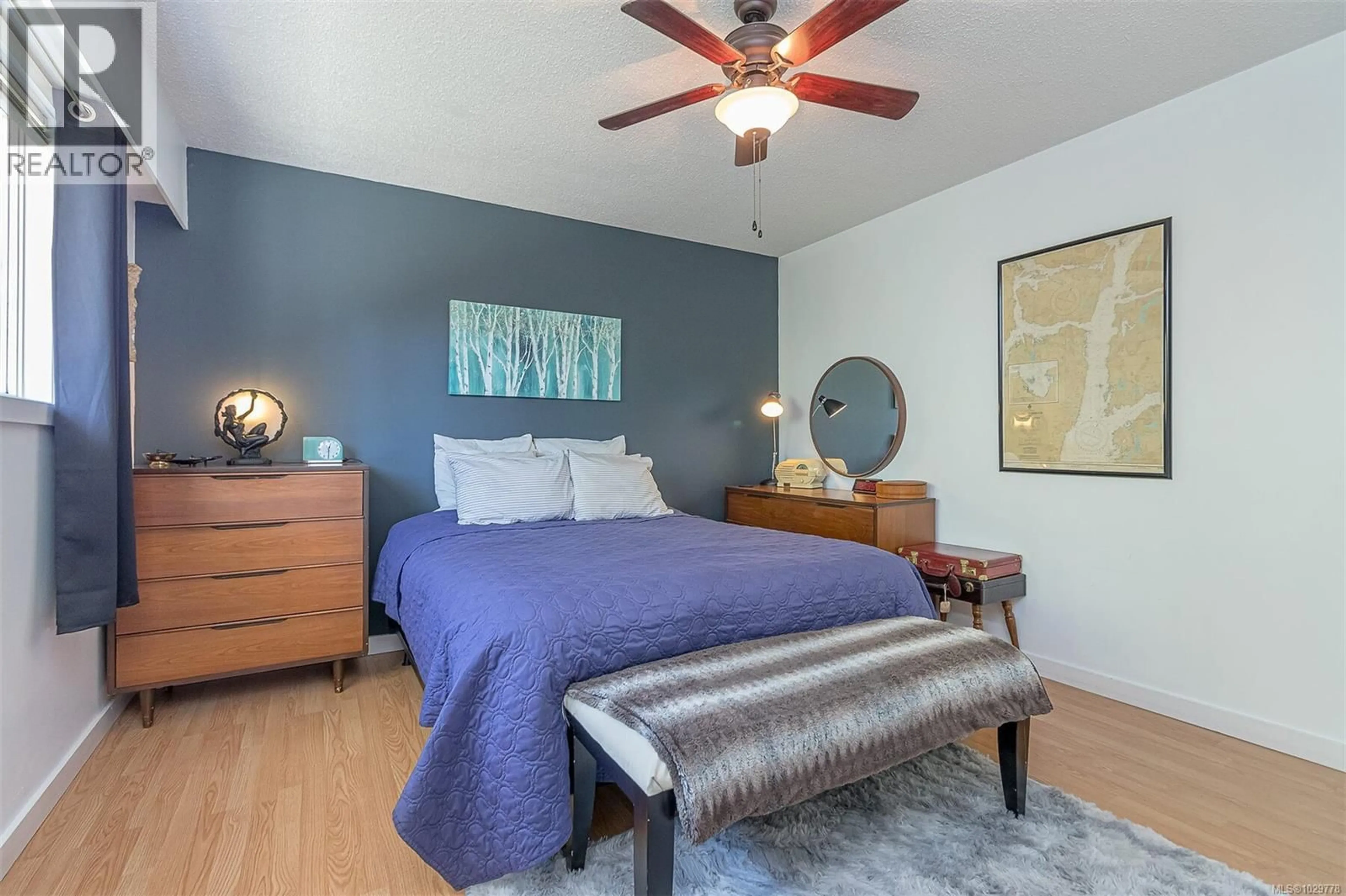 Bedroom with bed, wood/laminate floor for 164 STANFORD AVENUE WEST, Parksville British Columbia V9P1M2