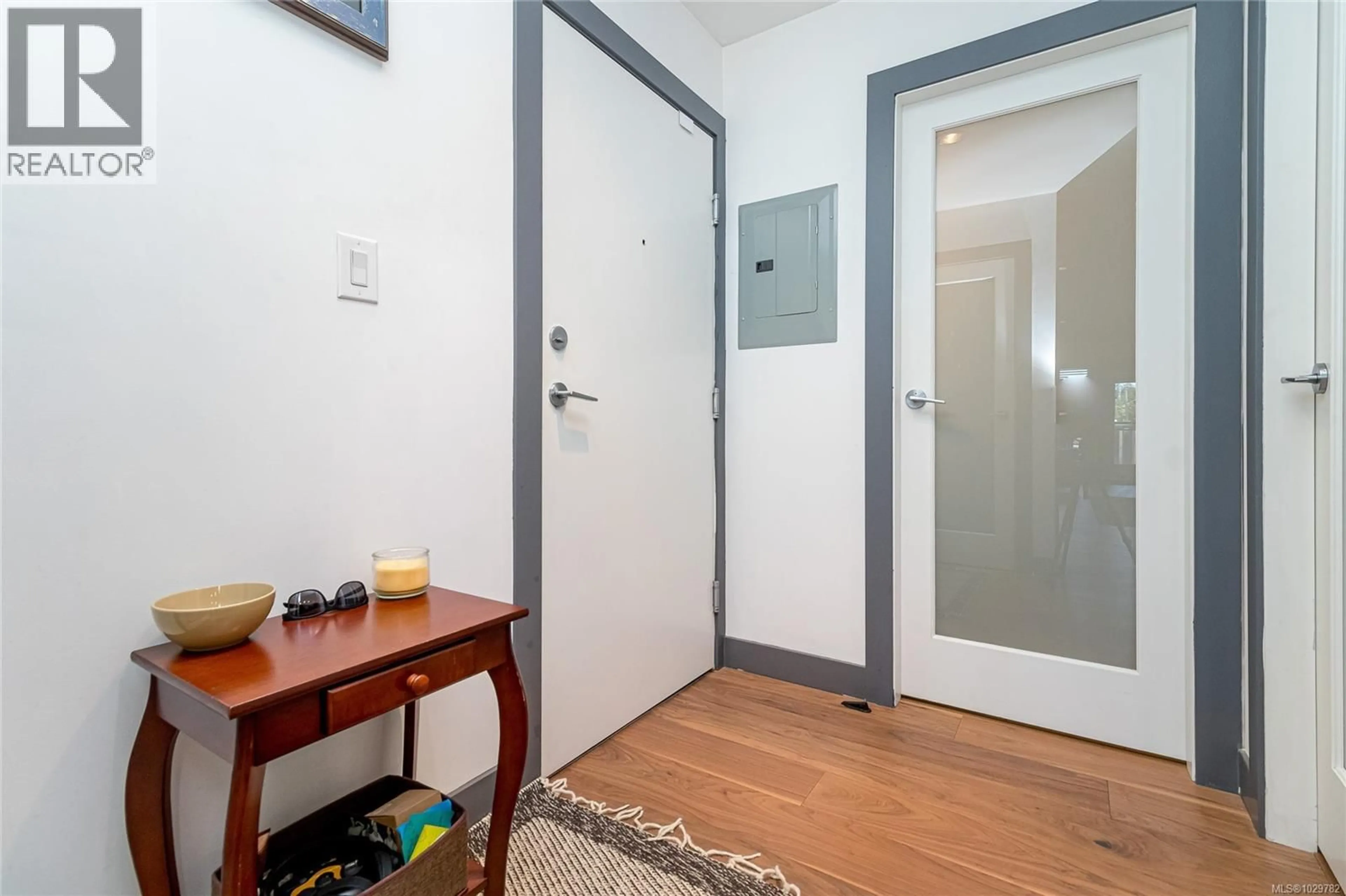 Indoor entryway for 201 - 1008 TILLICUM ROAD, Esquimalt British Columbia V9A1Z8