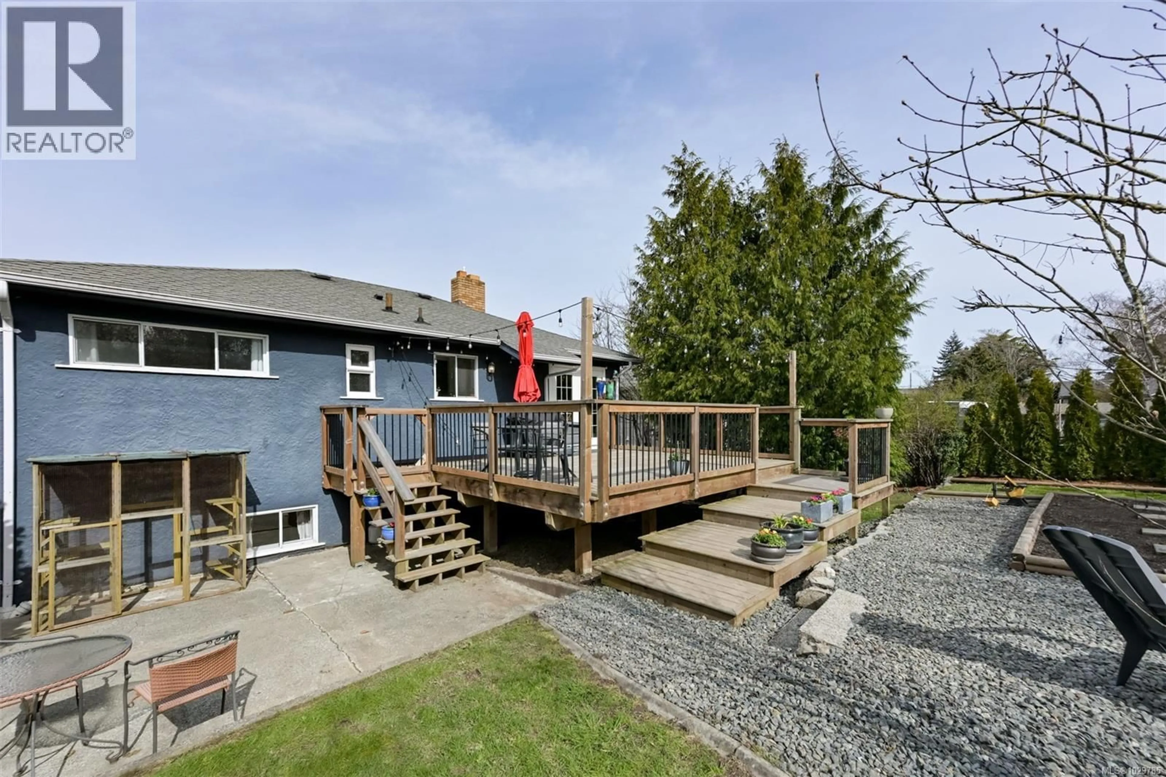 A pic from outside/outdoor area/front of a property/back of a property/a pic from drone, unknown for 3855 SEATON STREET, Saanich British Columbia V8Z3W7