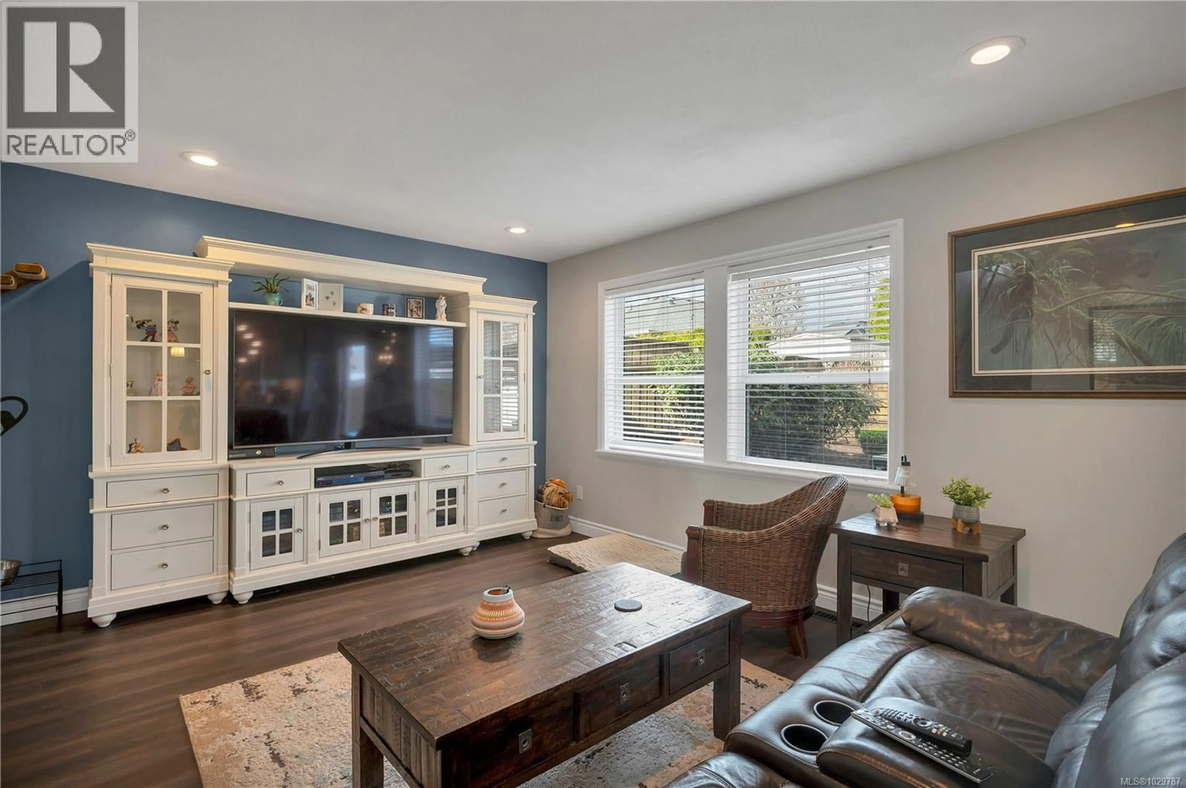 Living room with furniture, unknown for 2404 IDIENS WAY, Courtenay British Columbia V9N9J3