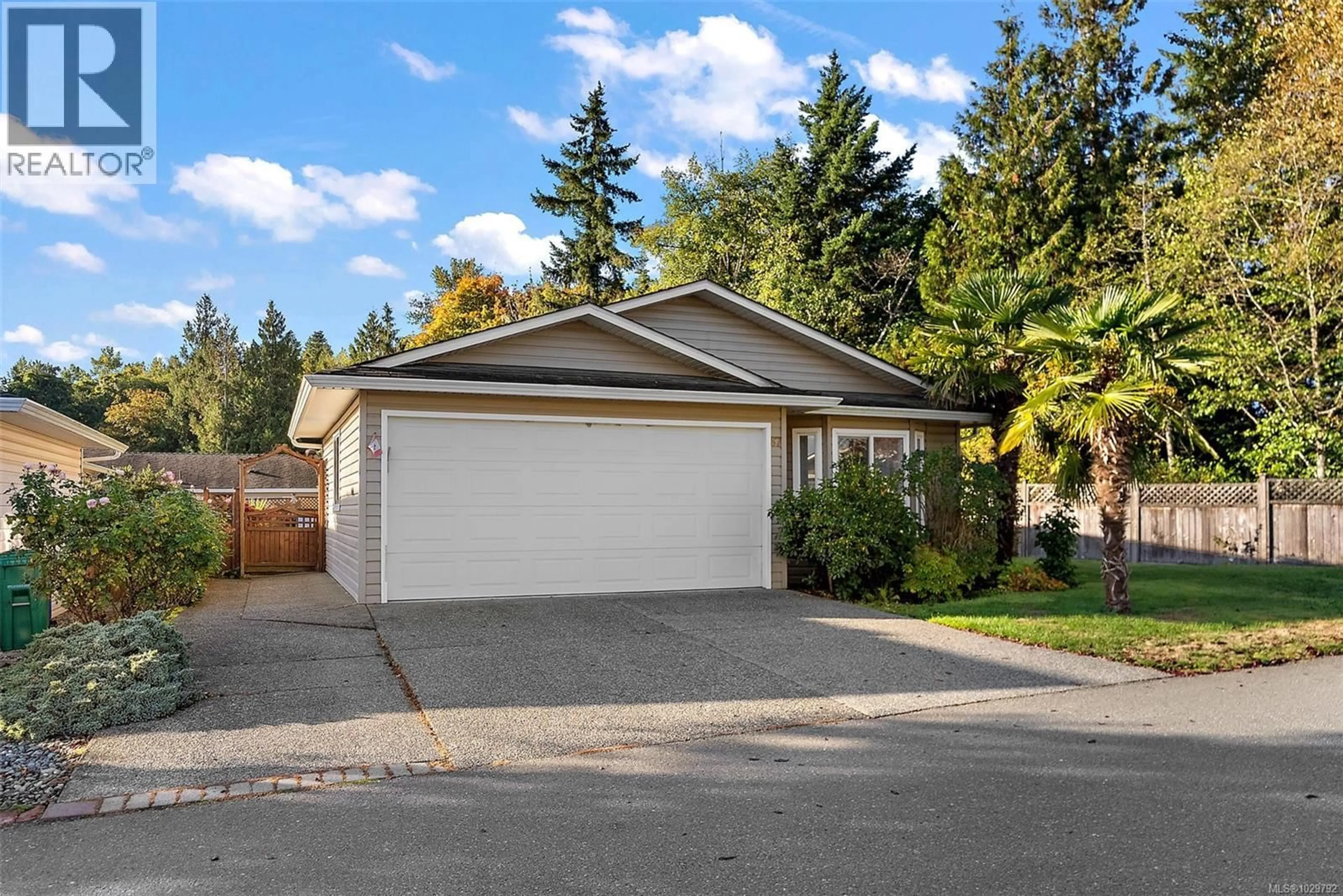 Home with vinyl exterior material, street for 87 - 7570 TETAYUT ROAD, Central Saanich British Columbia V8M2H4