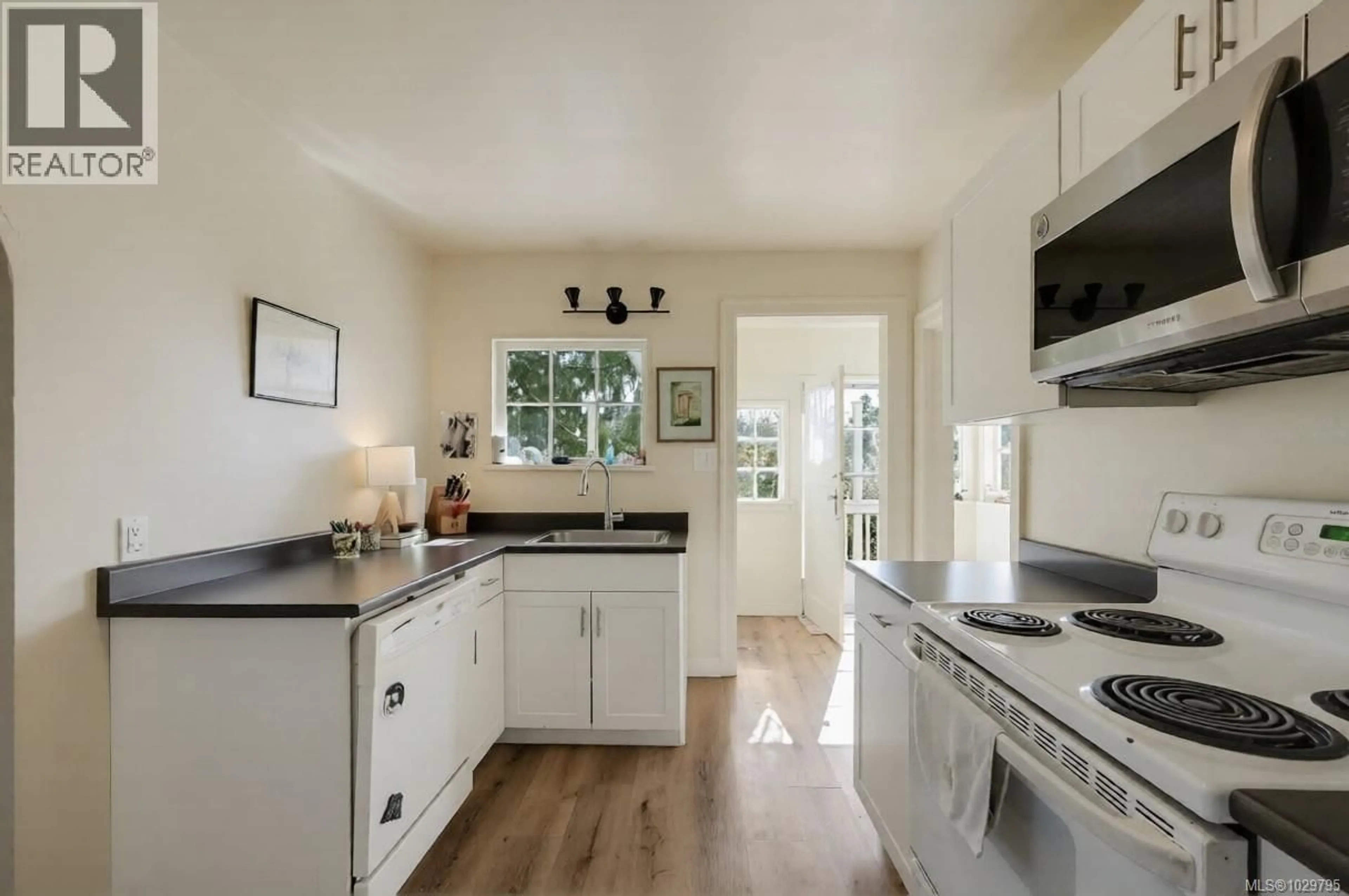 Unknown for 3364 COOK STREET, Saanich British Columbia V8X1A8