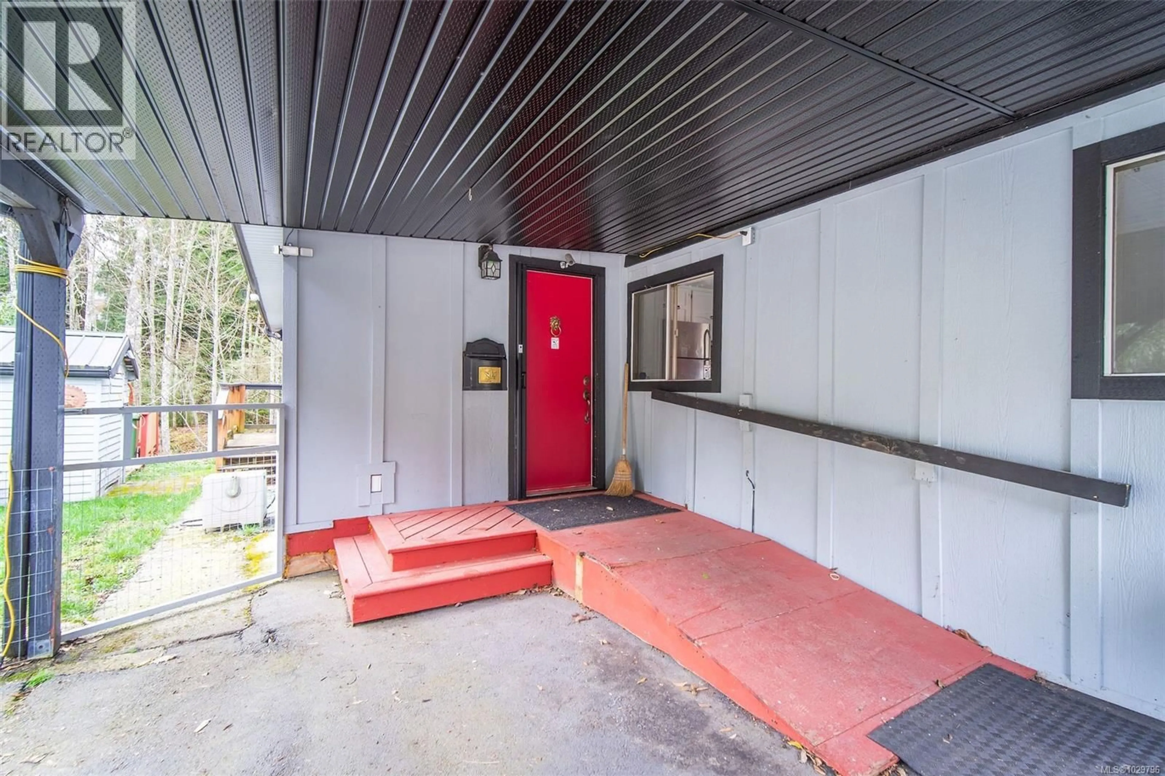 Indoor foyer for 54 - 2587 SELWYN ROAD, Langford British Columbia V9B3L2