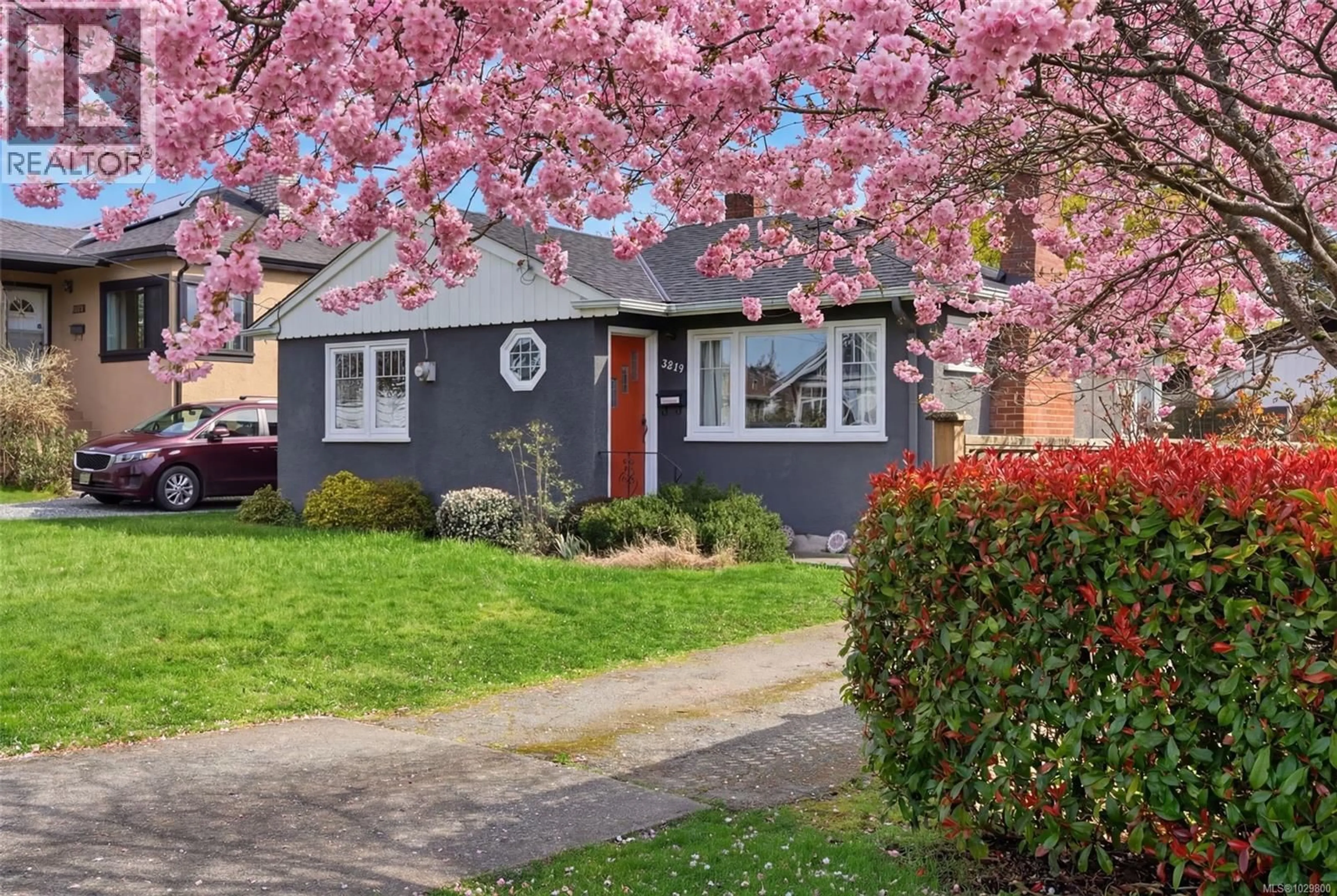 Home with vinyl exterior material, street for 2519 ROSEBERRY AVENUE, Victoria British Columbia V8R3T6