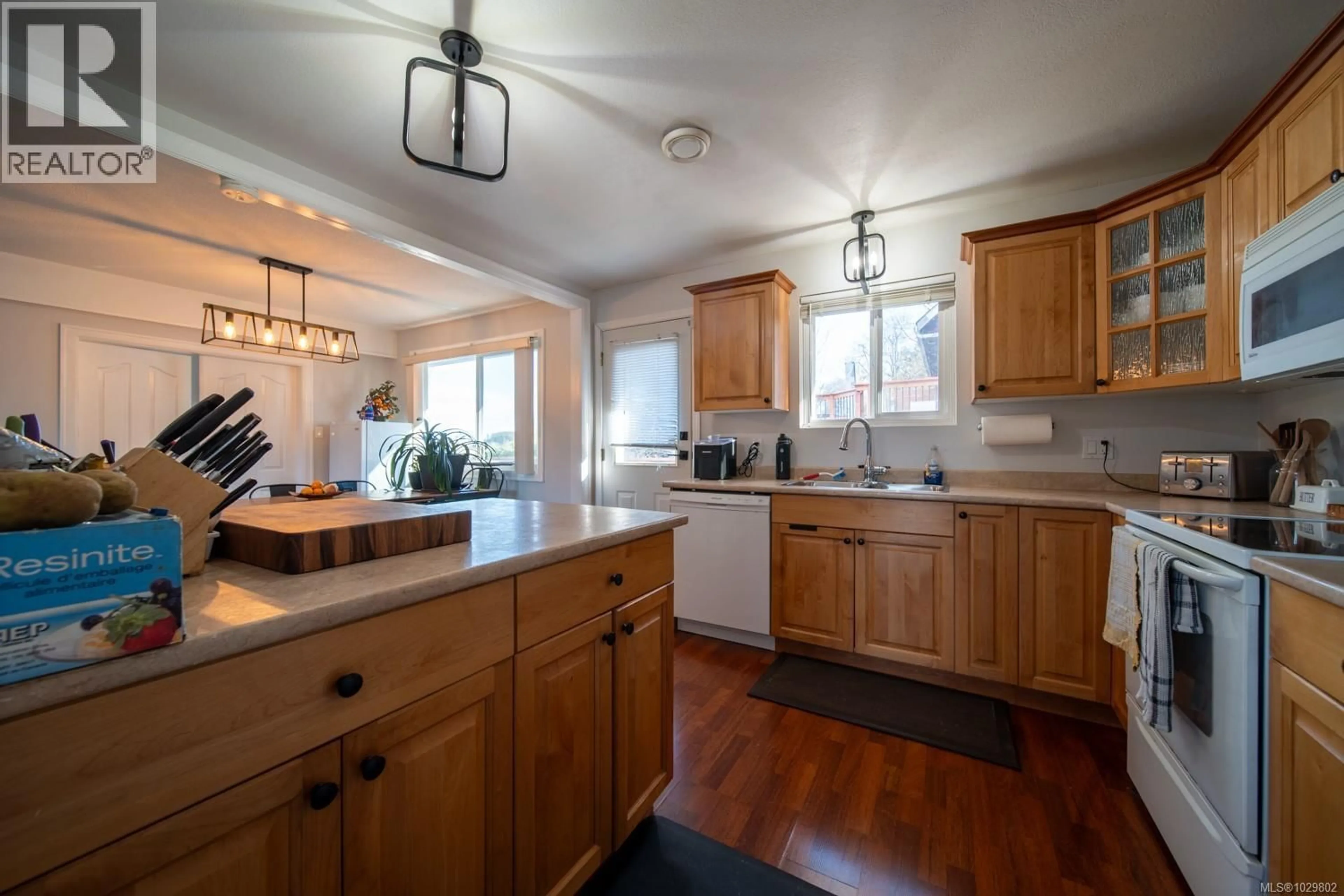 Open concept kitchen, unknown for 565 NOVA STREET, Nanaimo British Columbia V9R1C6