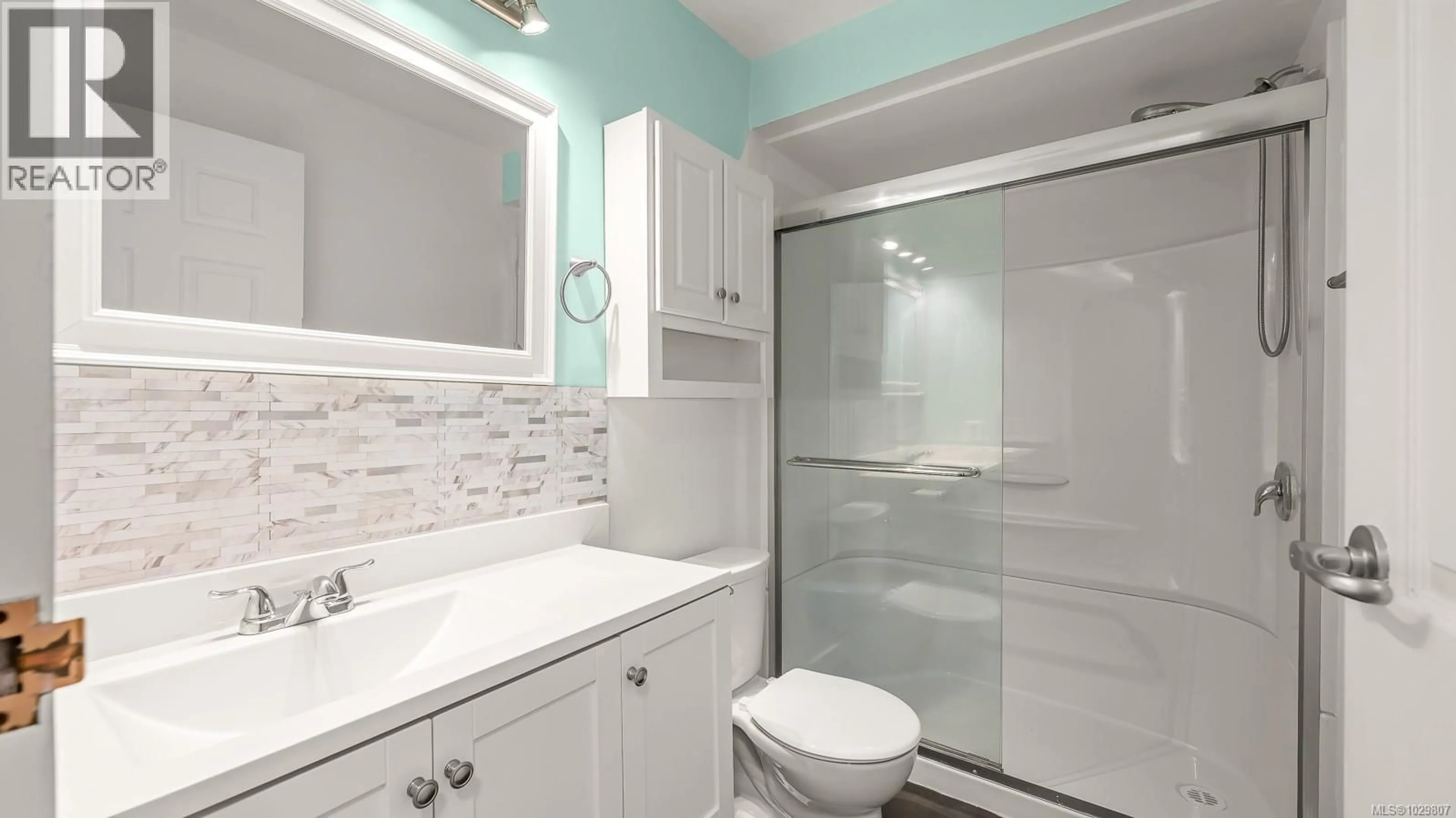 Standard bathroom, ceramic/tile floor for 208 - 1130 WILLEMAR AVENUE, Courtenay British Columbia V9N3L9