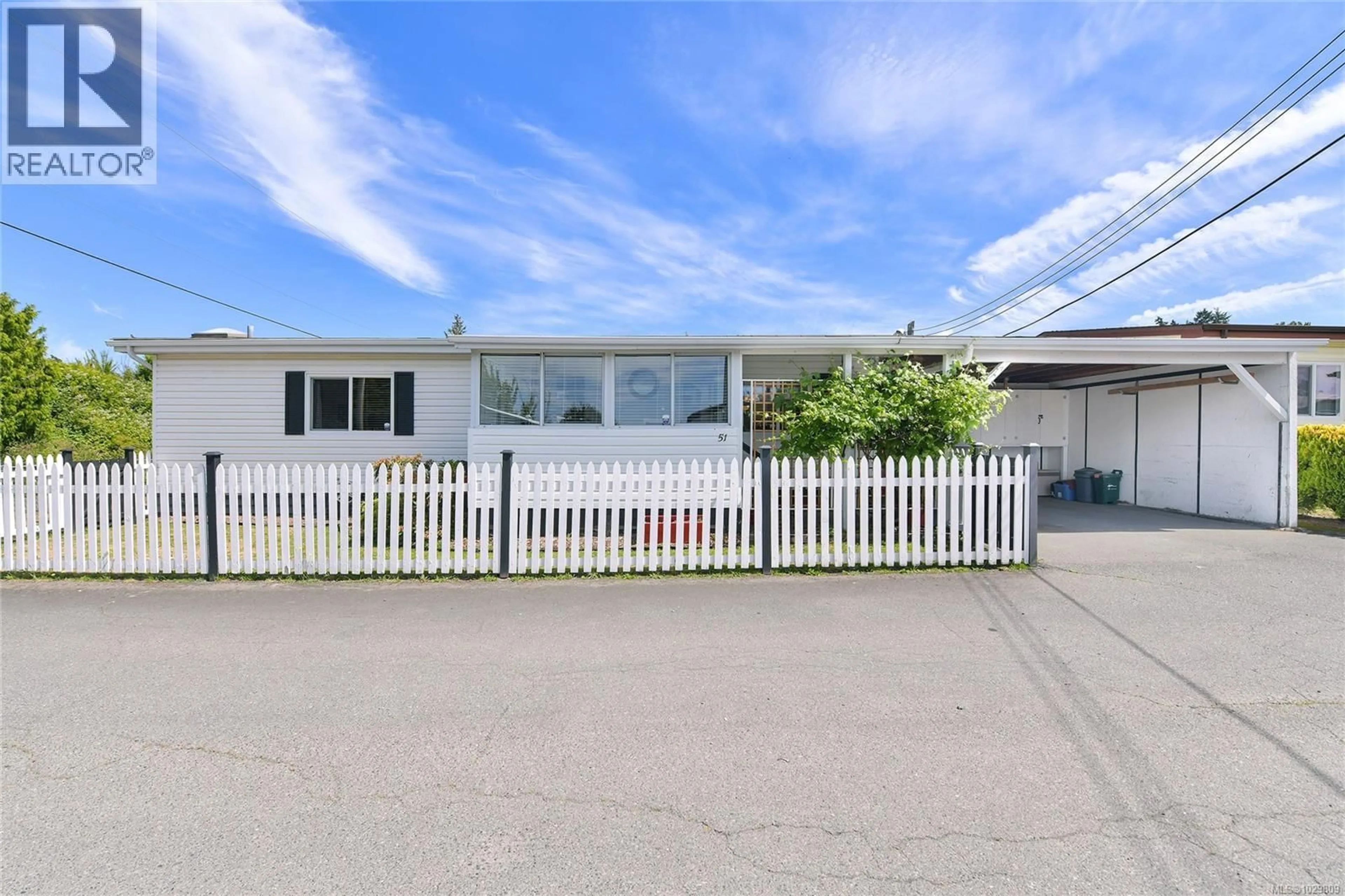 Home with vinyl exterior material, street for 51 - 1555 MIDDLE ROAD, View Royal British Columbia V9A7A6