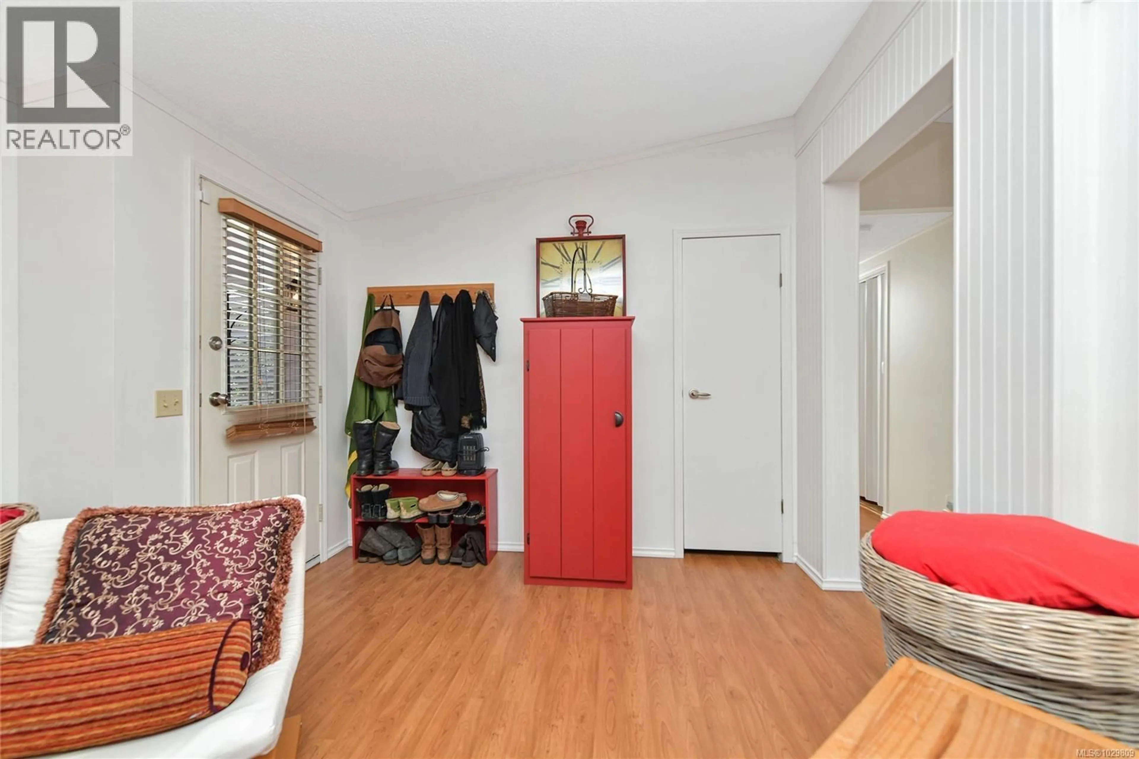 Indoor entryway for 51 - 1555 MIDDLE ROAD, View Royal British Columbia V9A7A6