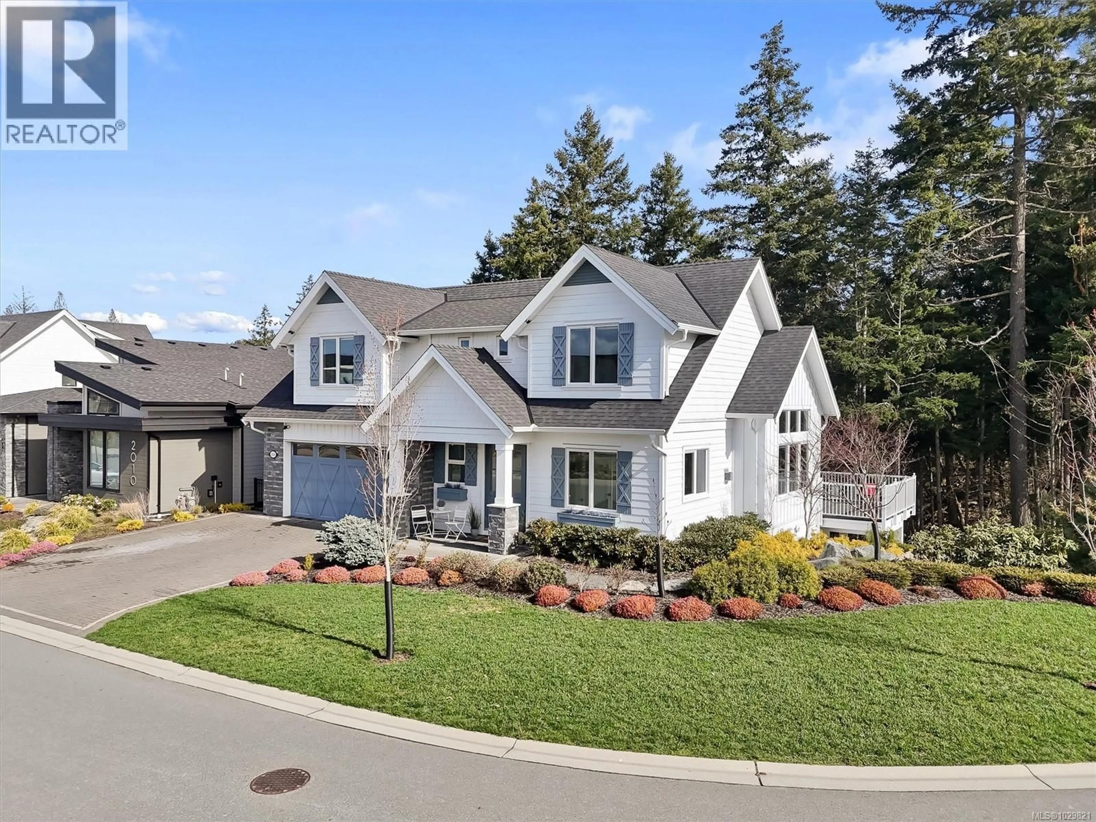 Home with vinyl exterior material, street for 2006 PINEHURST TERRACE, Langford British Columbia V9B3S3