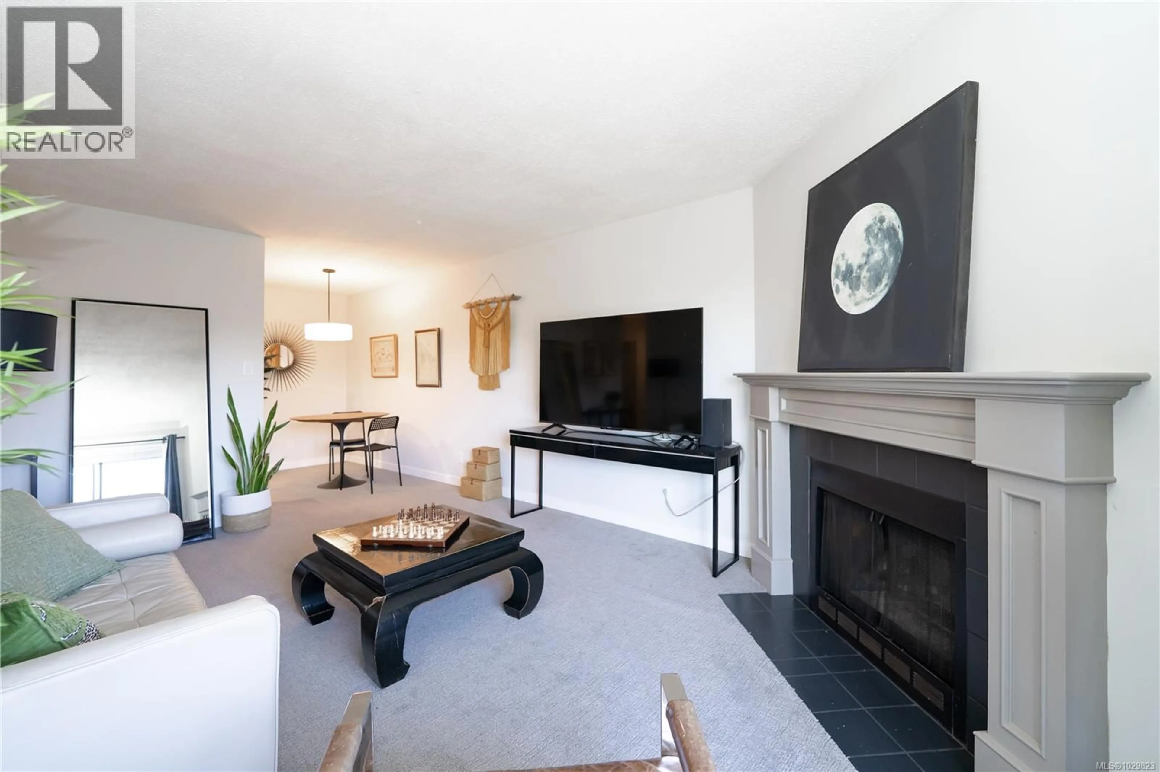 Living room with furniture, unknown for 312 - 1655 BEGBIE STREET, Victoria British Columbia V8R1L4