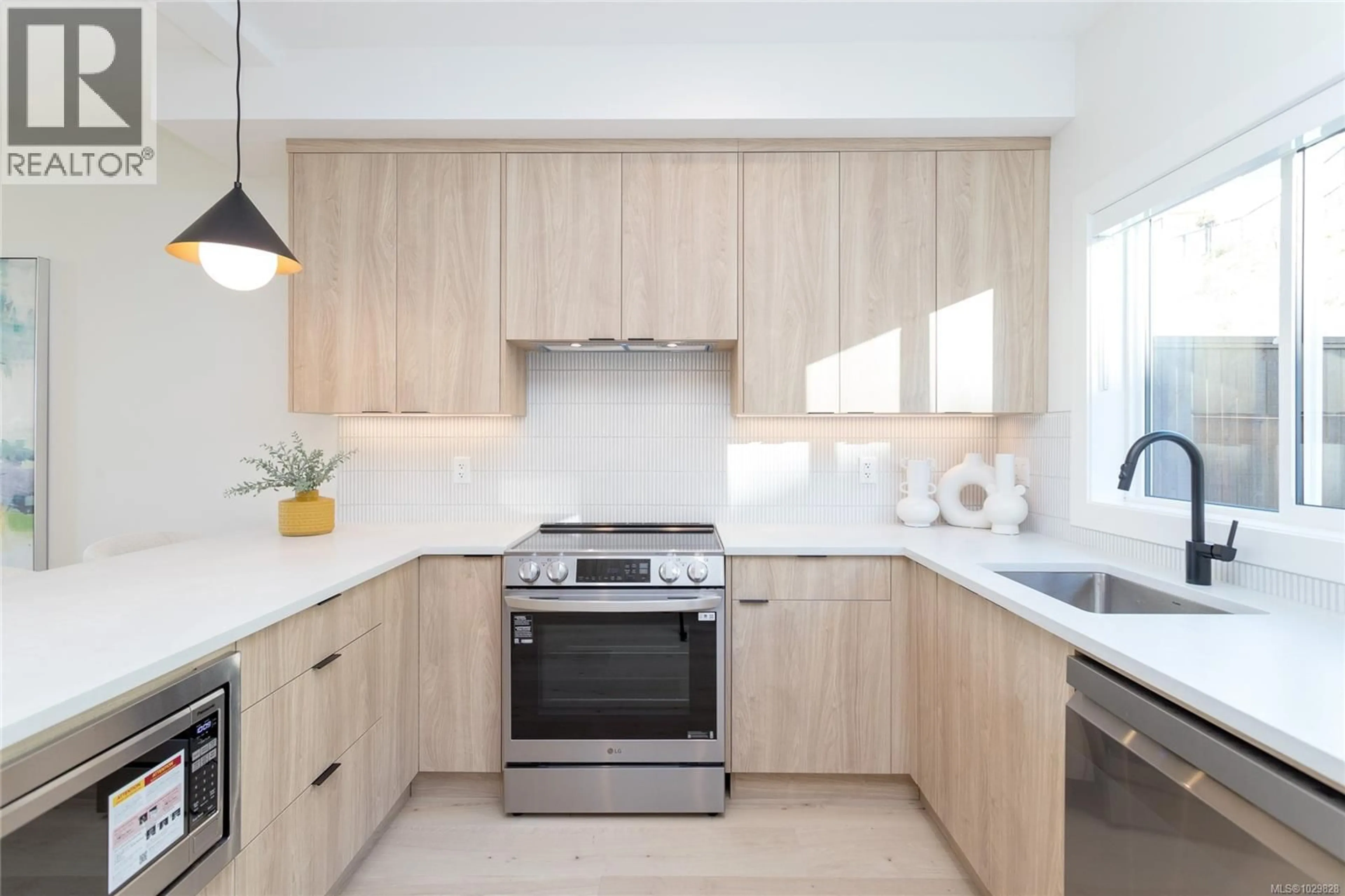 Contemporary kitchen, wood/laminate floor for 1431 DOLOMITE RIDGE, Langford British Columbia V9B7G1