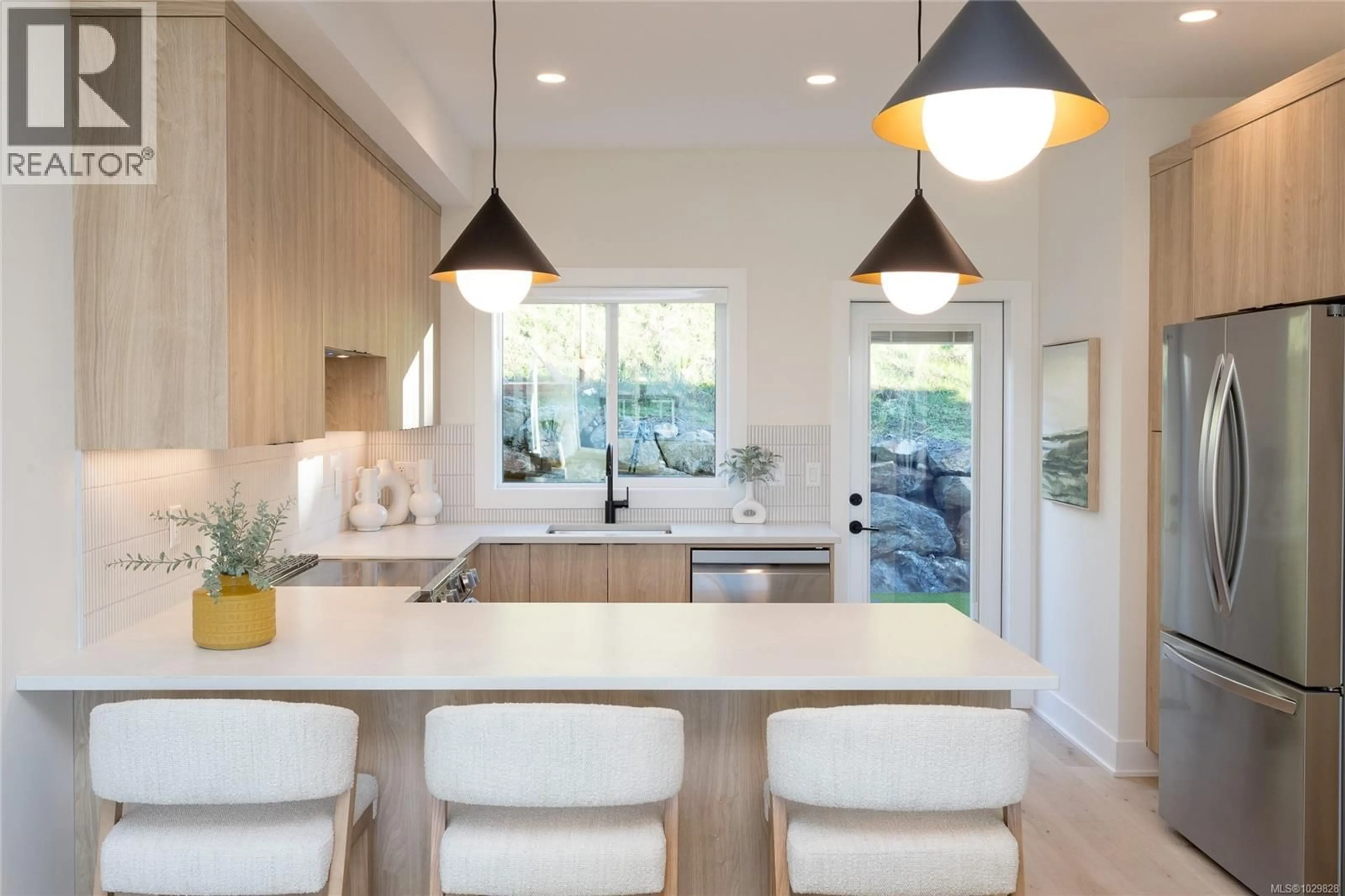 Contemporary kitchen, unknown for 1431 DOLOMITE RIDGE, Langford British Columbia V9B7G1