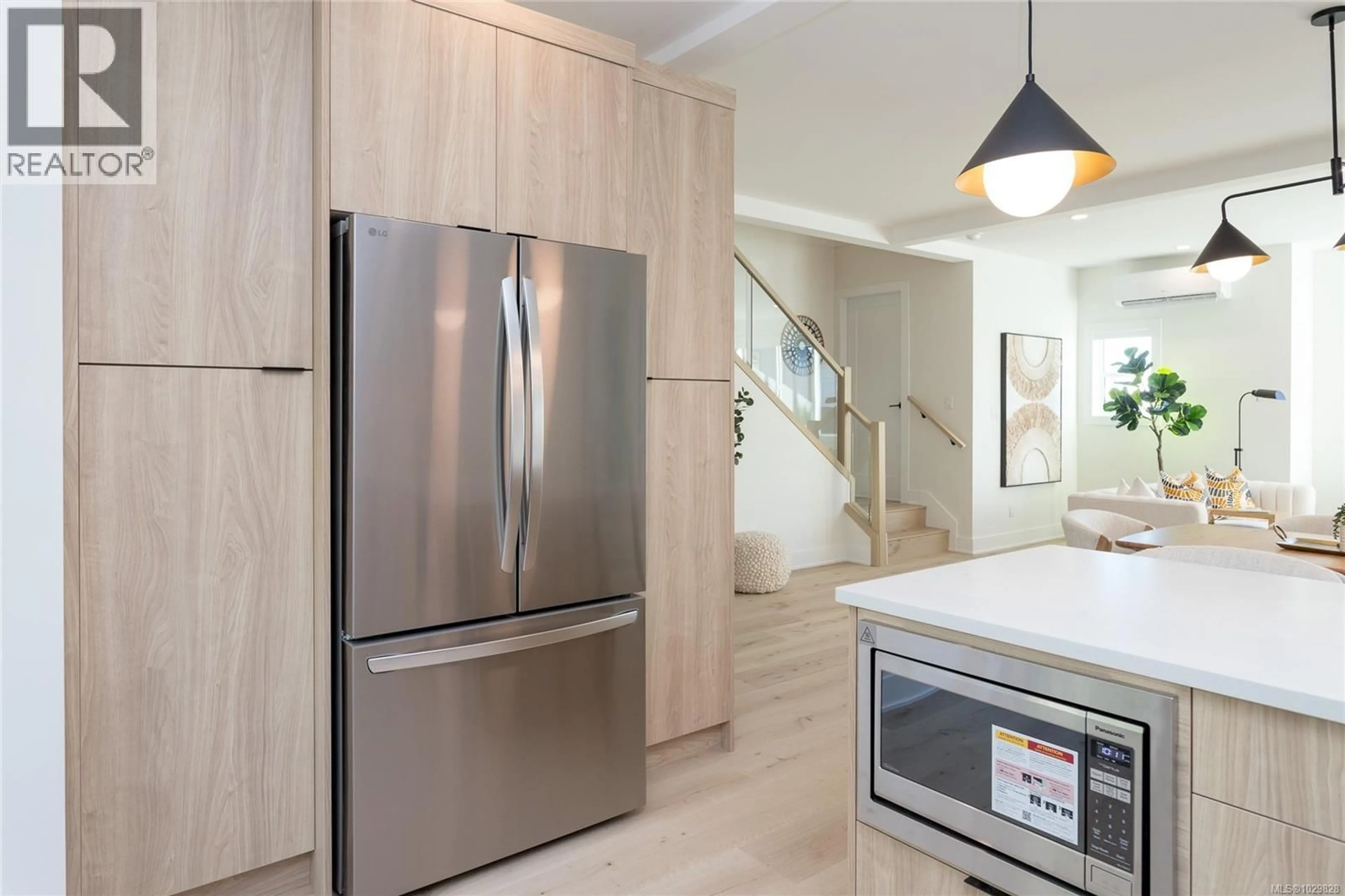 Contemporary kitchen, unknown for 1431 DOLOMITE RIDGE, Langford British Columbia V9B7G1