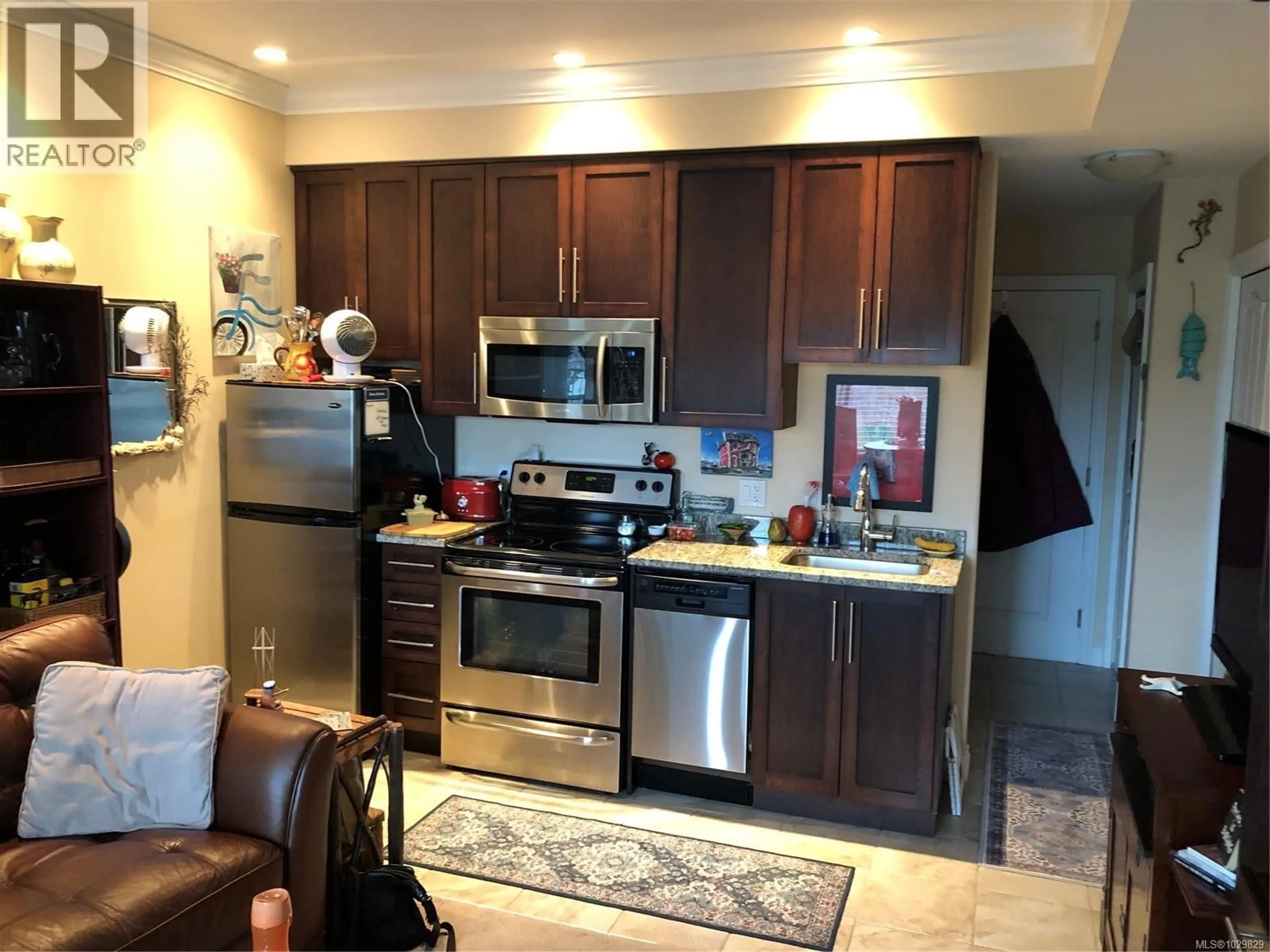 Open concept kitchen, unknown for 203 - 9717 FIRST STREET, Sidney British Columbia V8L3E1