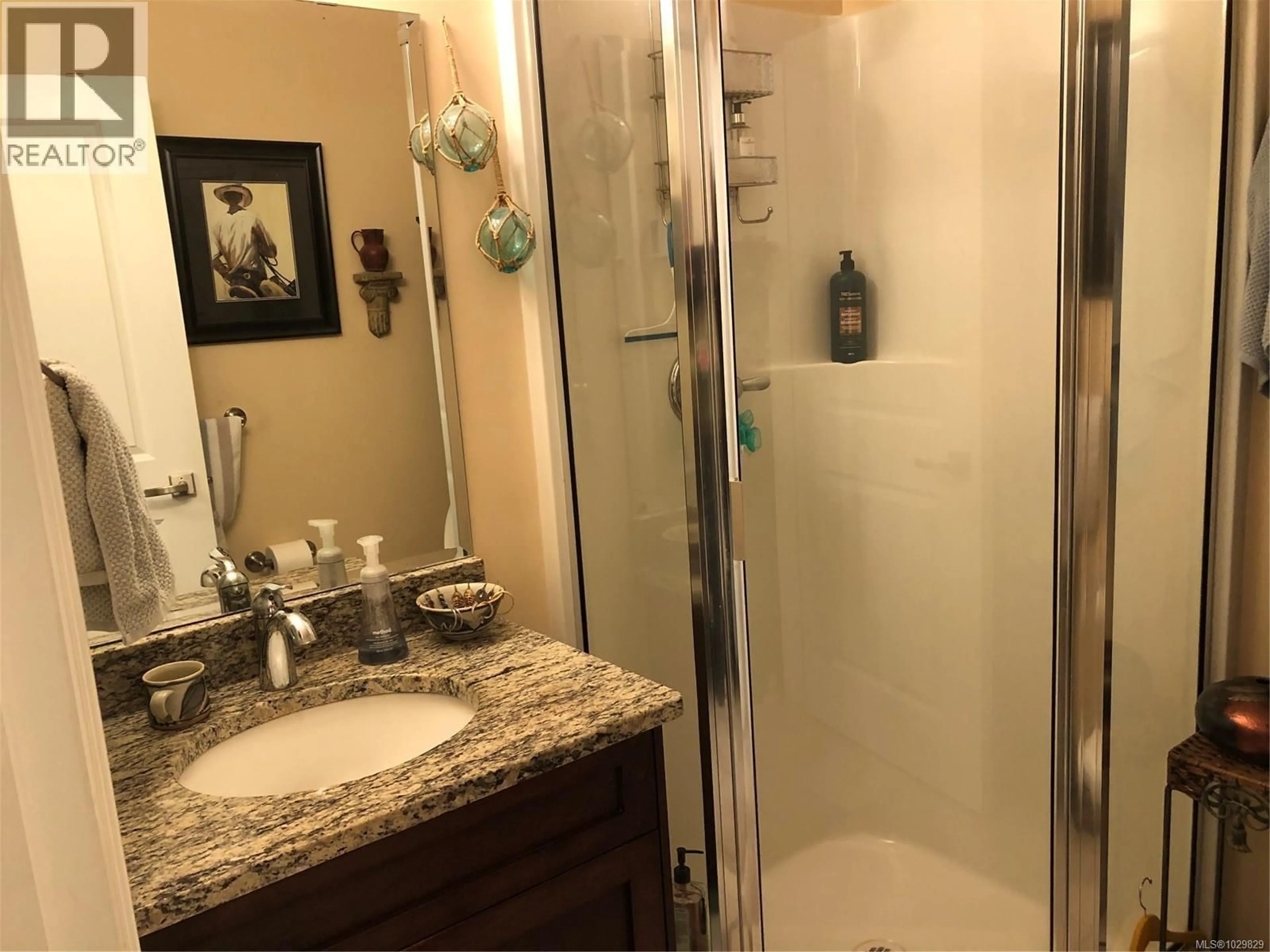 Standard bathroom, ceramic/tile floor for 203 - 9717 FIRST STREET, Sidney British Columbia V8L3E1