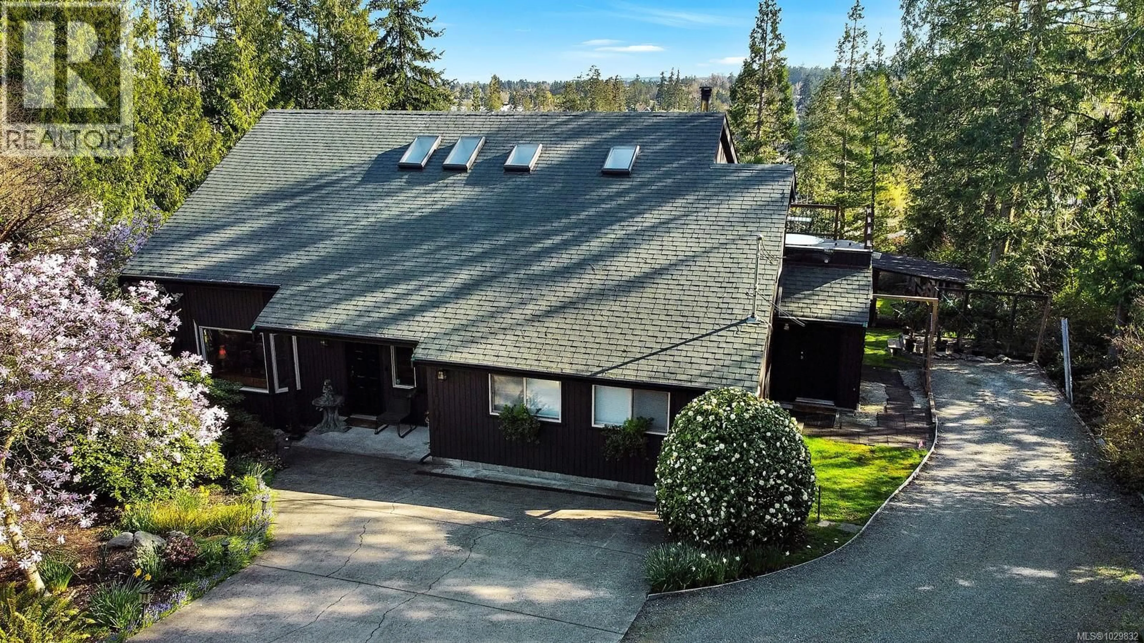 A pic from outside/outdoor area/front of a property/back of a property/a pic from drone, unknown for 11007 CEDAR LANE, North Saanich British Columbia V8L5R1
